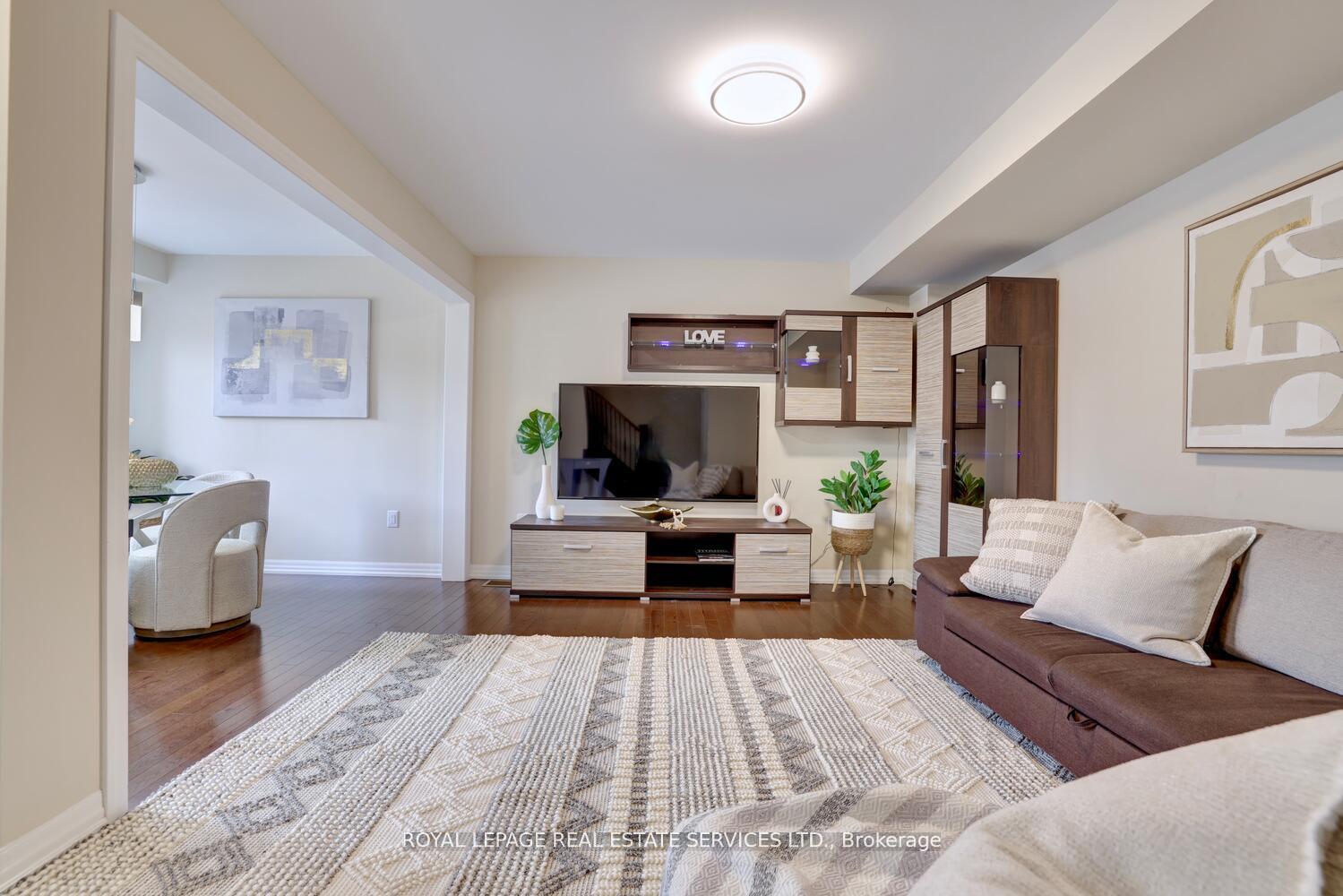 Photo 10 of 1234 Rose Way, Milton, Cobban — HOMEH