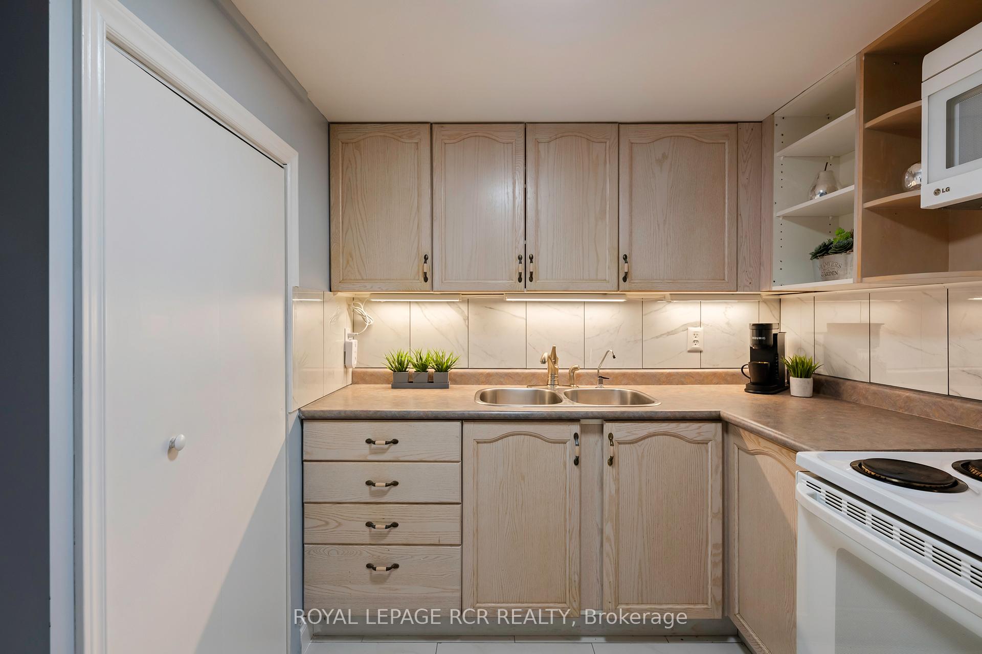 Photo 13 of 31 Dawson Road, Orangeville — HOMEH
