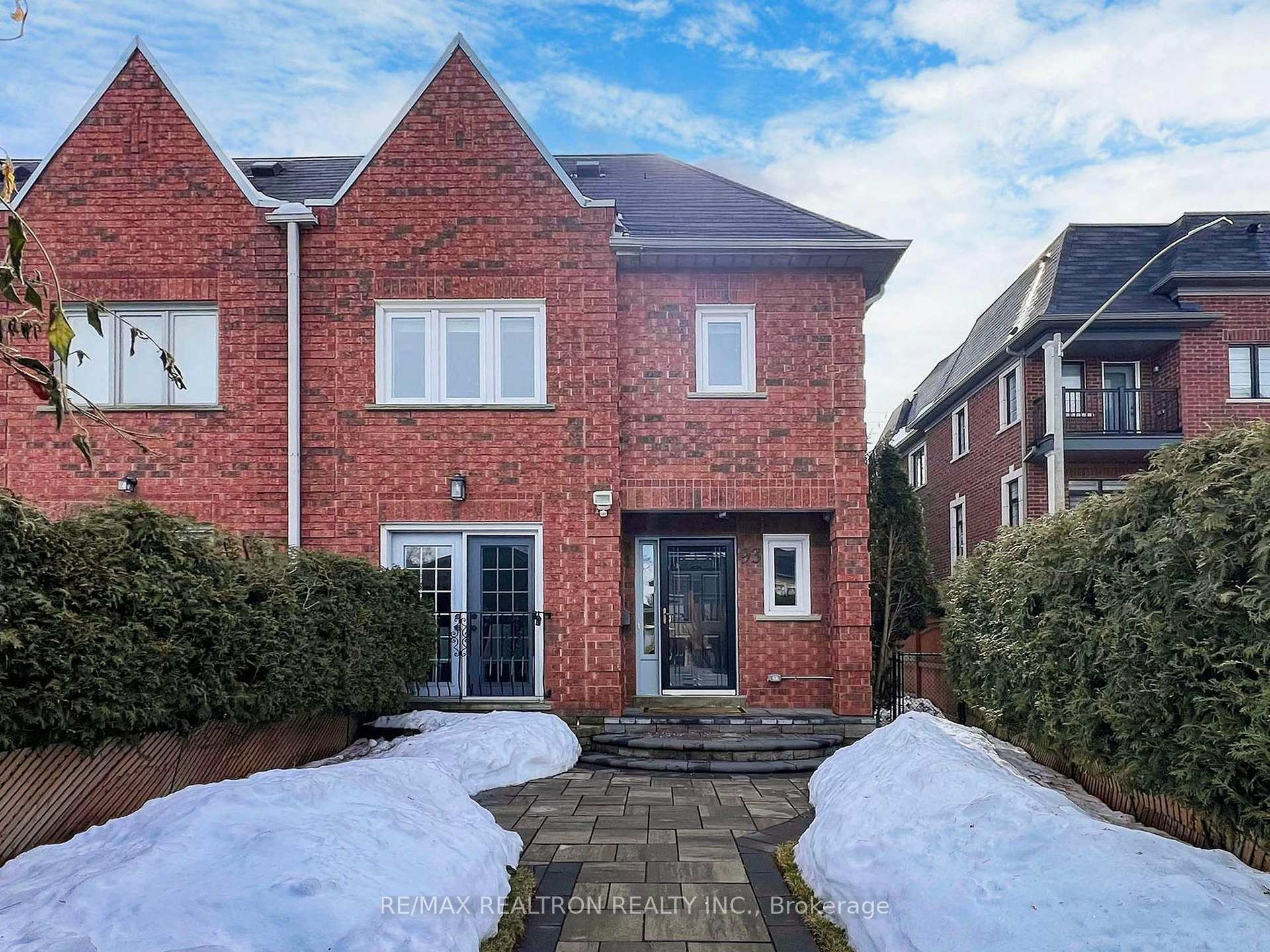 Photo 2 of 93 Lichfield Road, Markham, Unionville — HOMEH