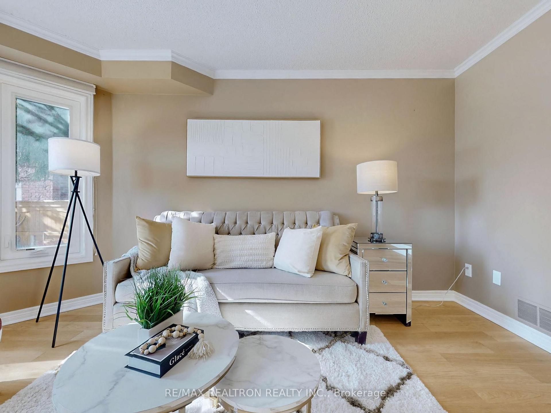 Photo 5 of 93 Lichfield Road, Markham, Unionville — HOMEH