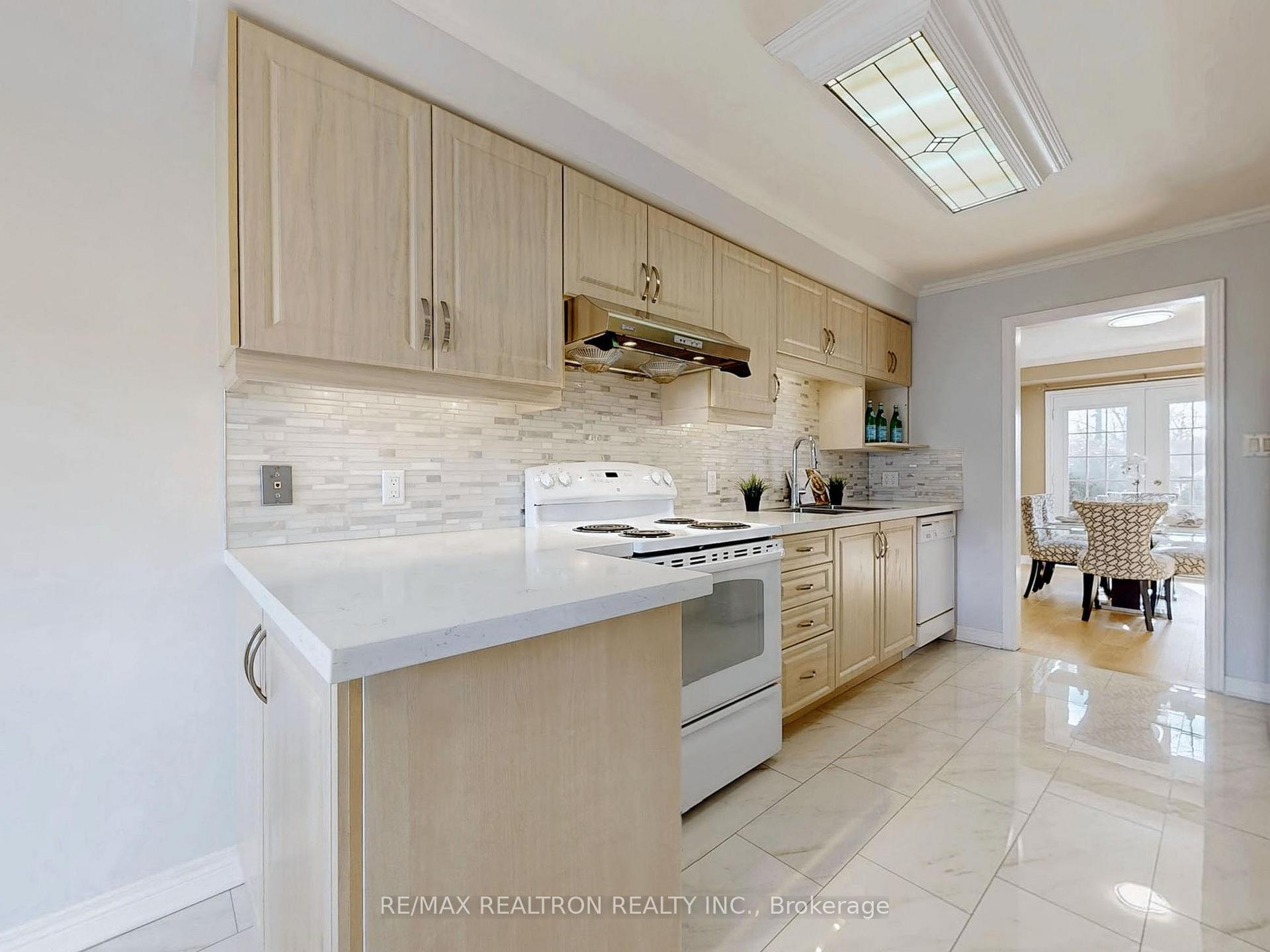 Photo 10 of 93 Lichfield Road, Markham, Unionville — HOMEH