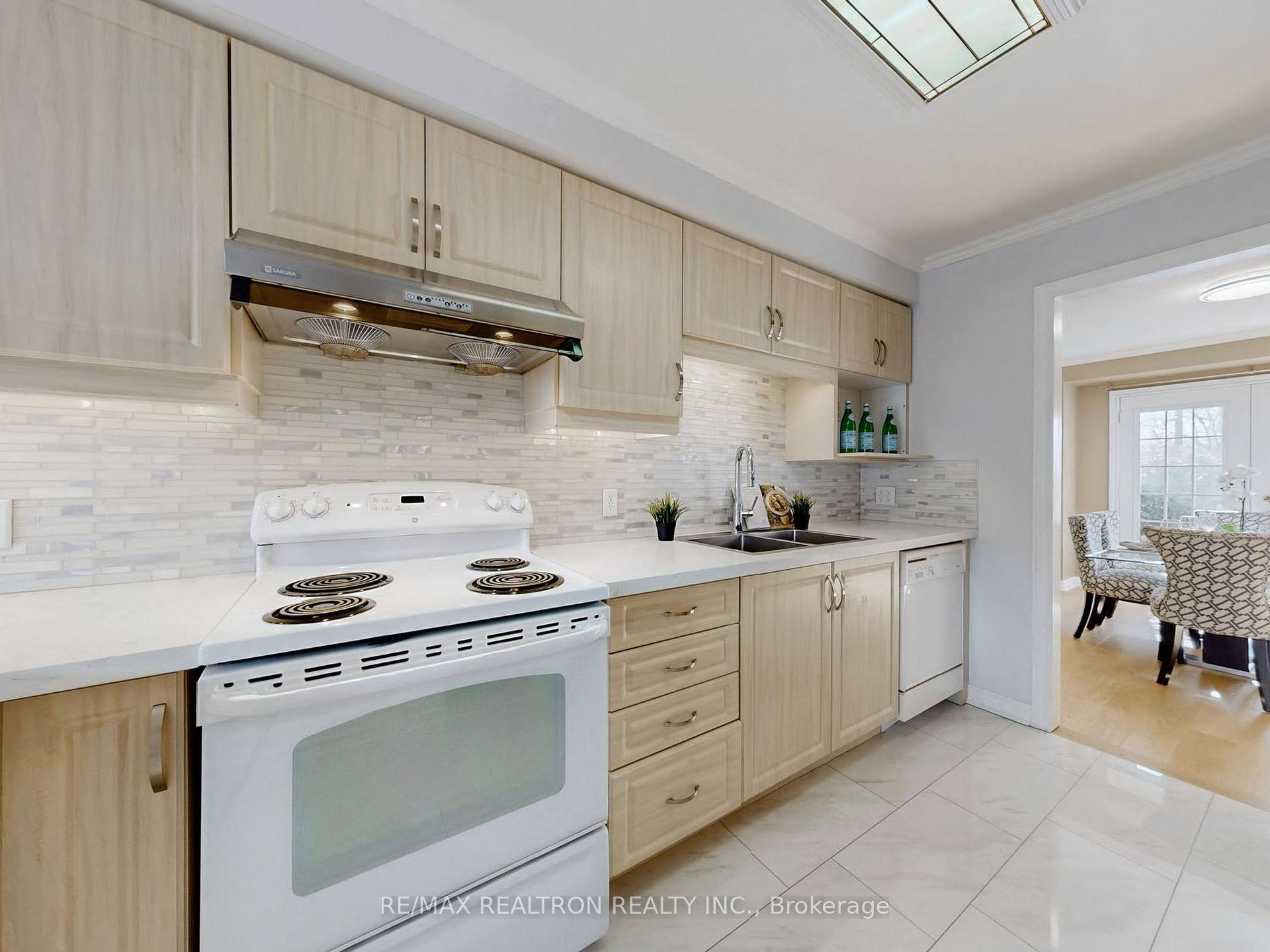 Photo 13 of 93 Lichfield Road, Markham, Unionville — HOMEH