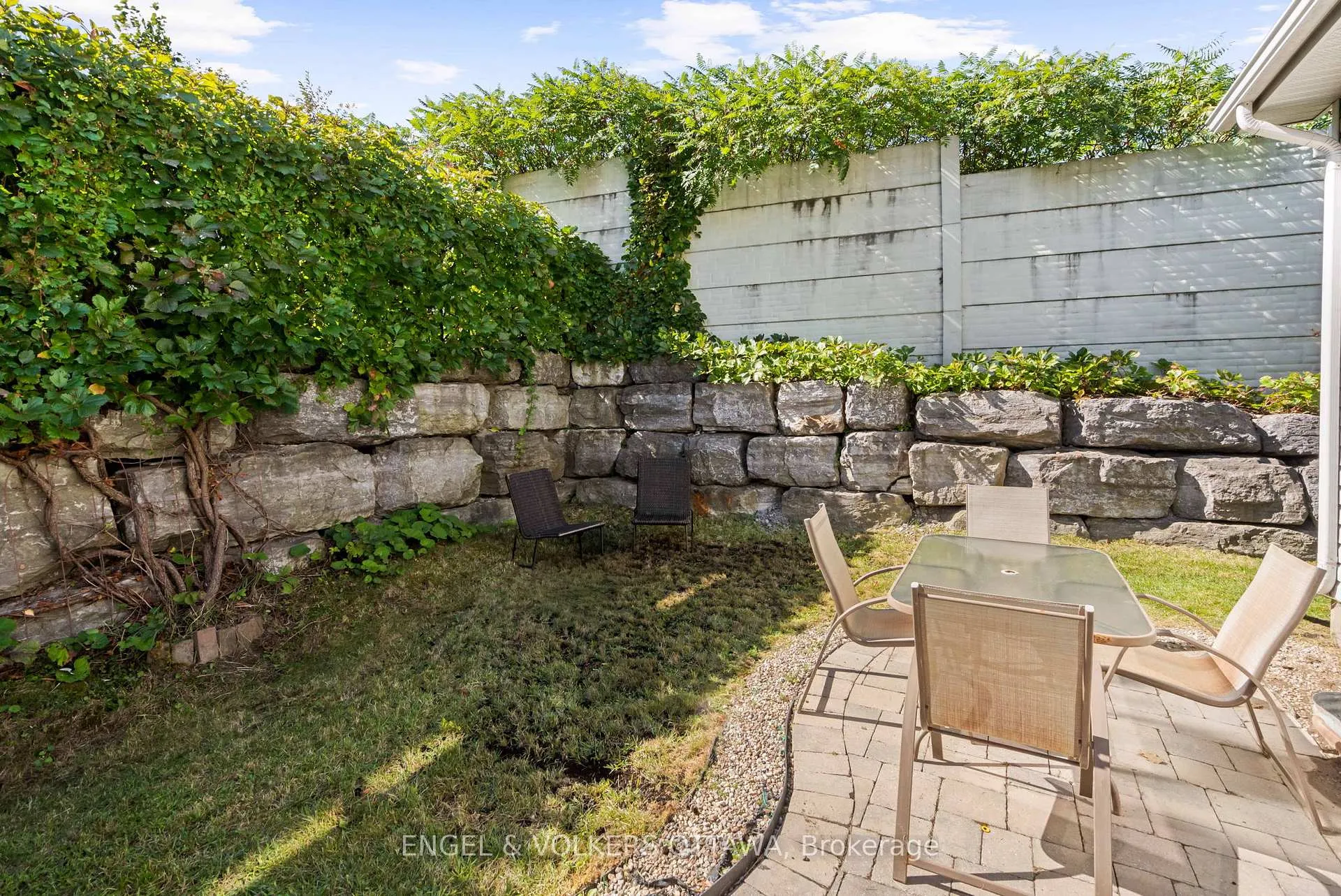 Photo 11 of 135 Challenge Crescent, Ottawa, Springridge/East Village — HOMEH
