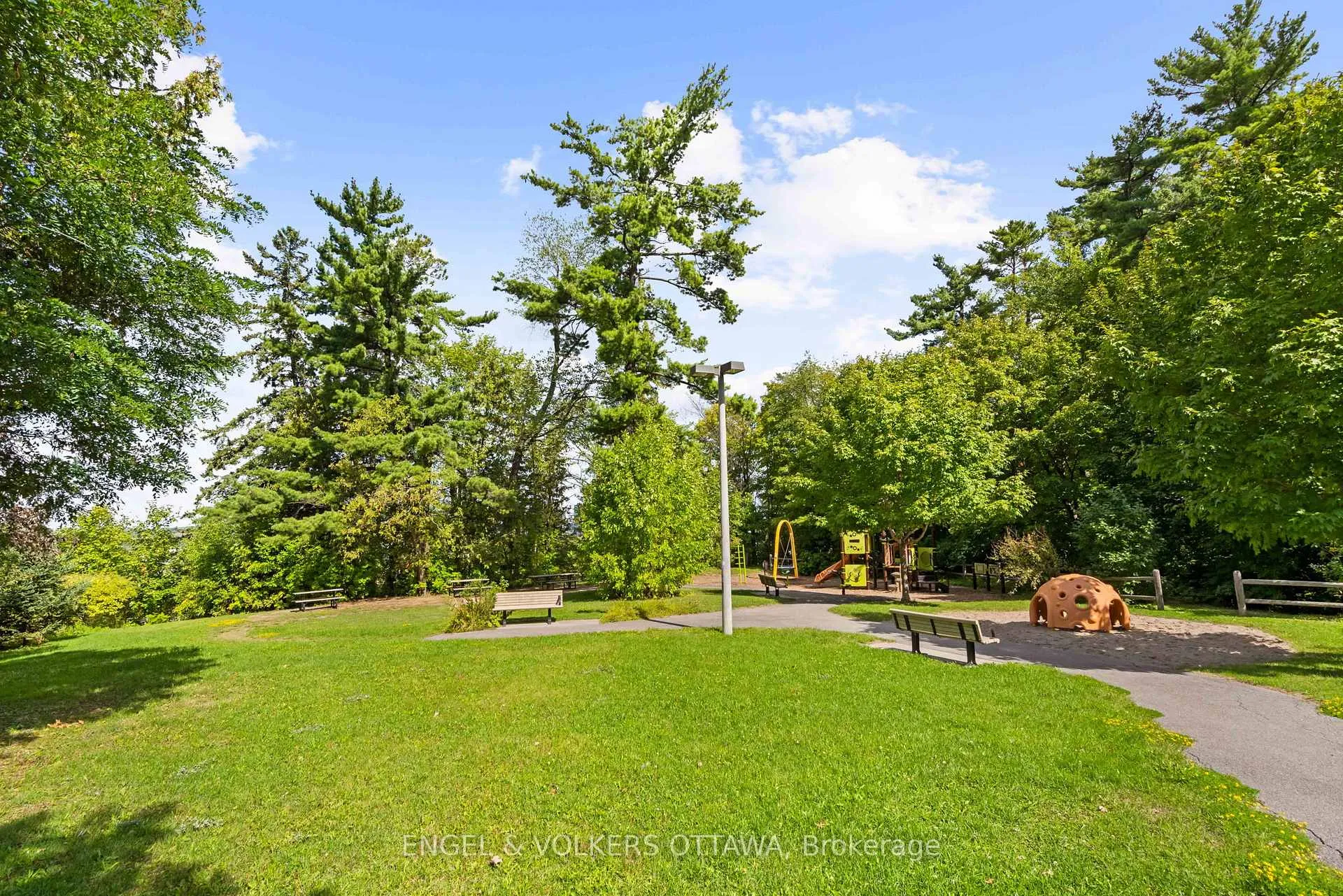 Photo 14 of 135 Challenge Crescent, Ottawa, Springridge/East Village — HOMEH