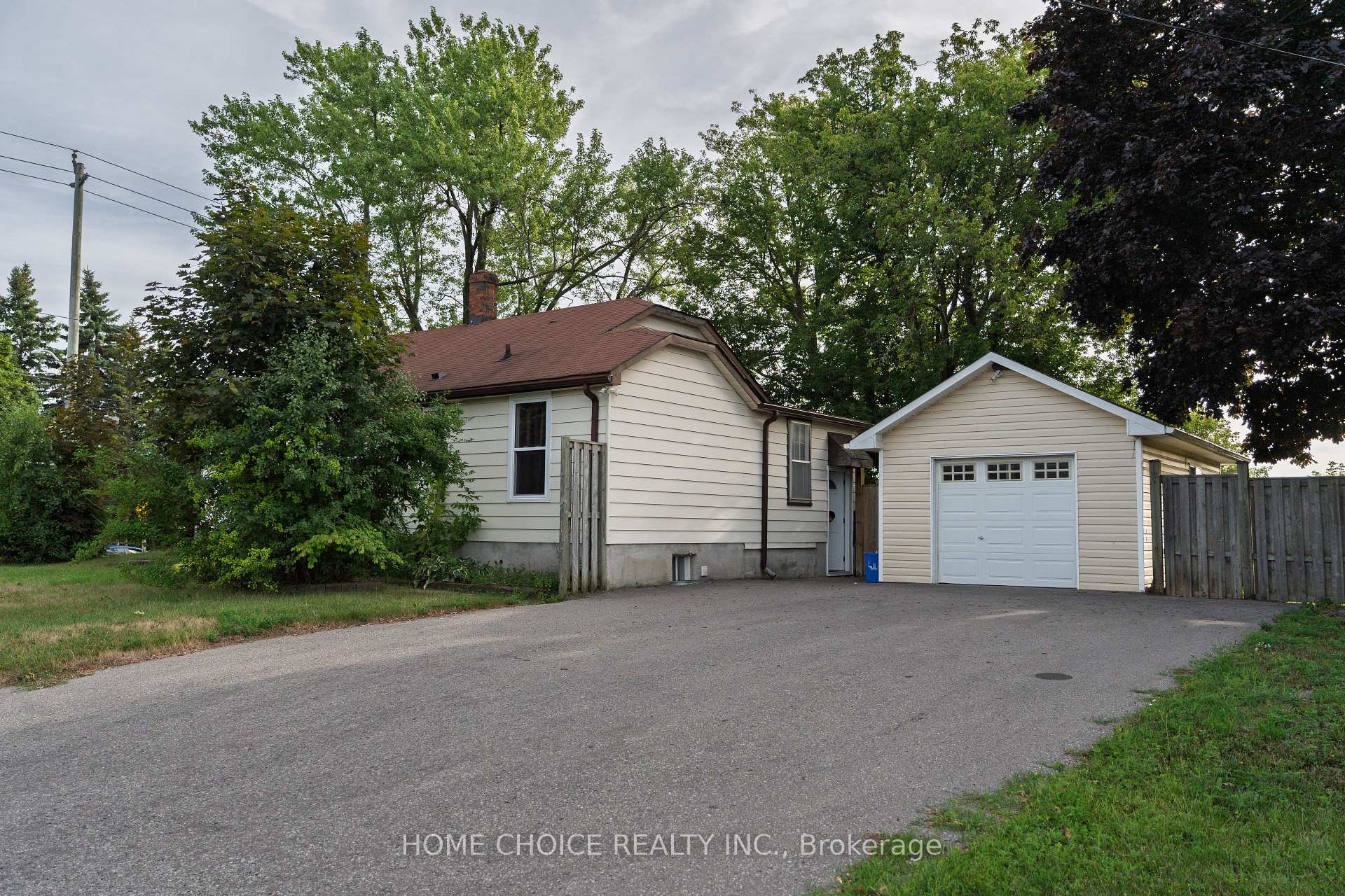Front of 272 Taunton Road W