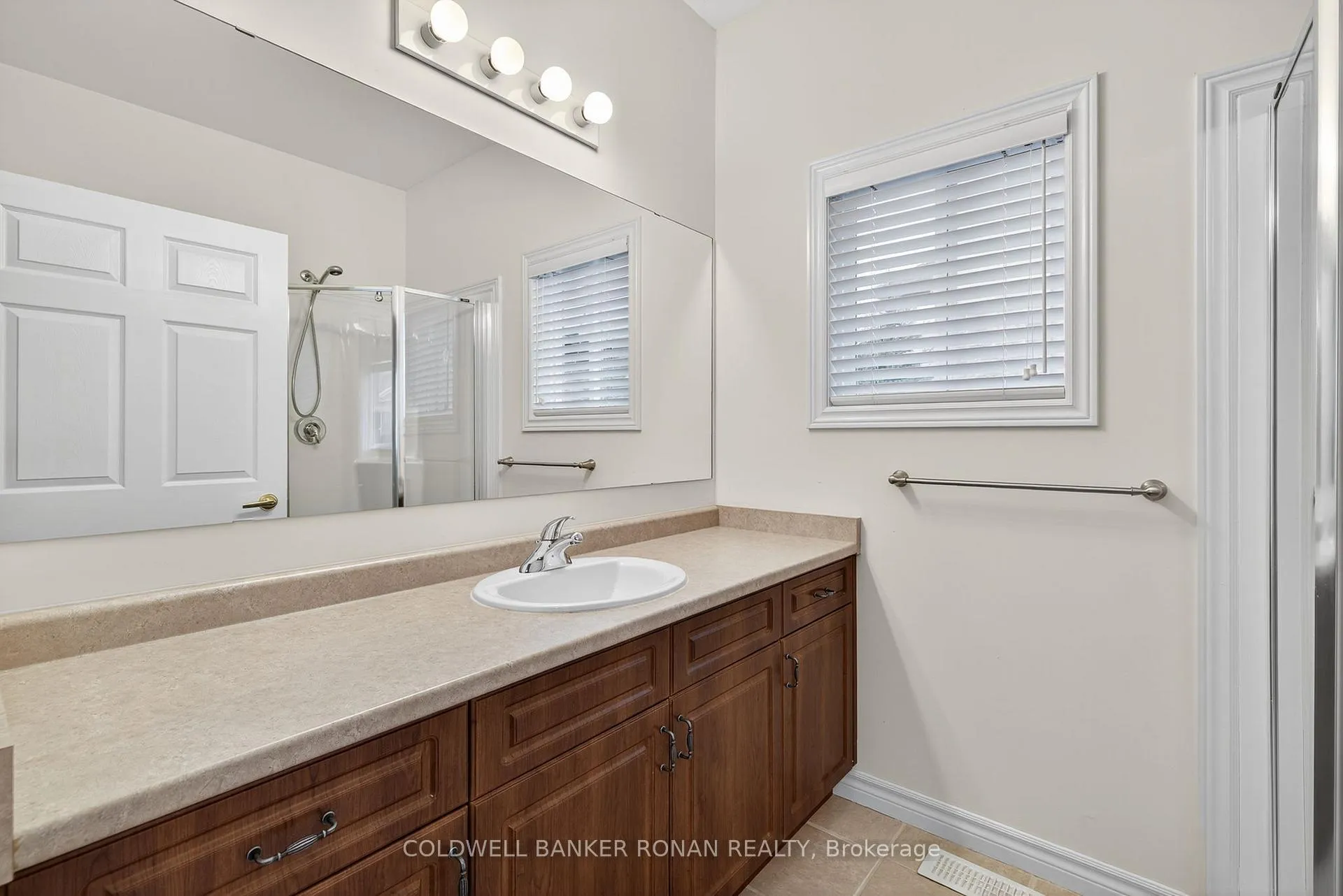 Photo 23 of 121 Gray Avenue, New Tecumseth, Alliston — HOMEH