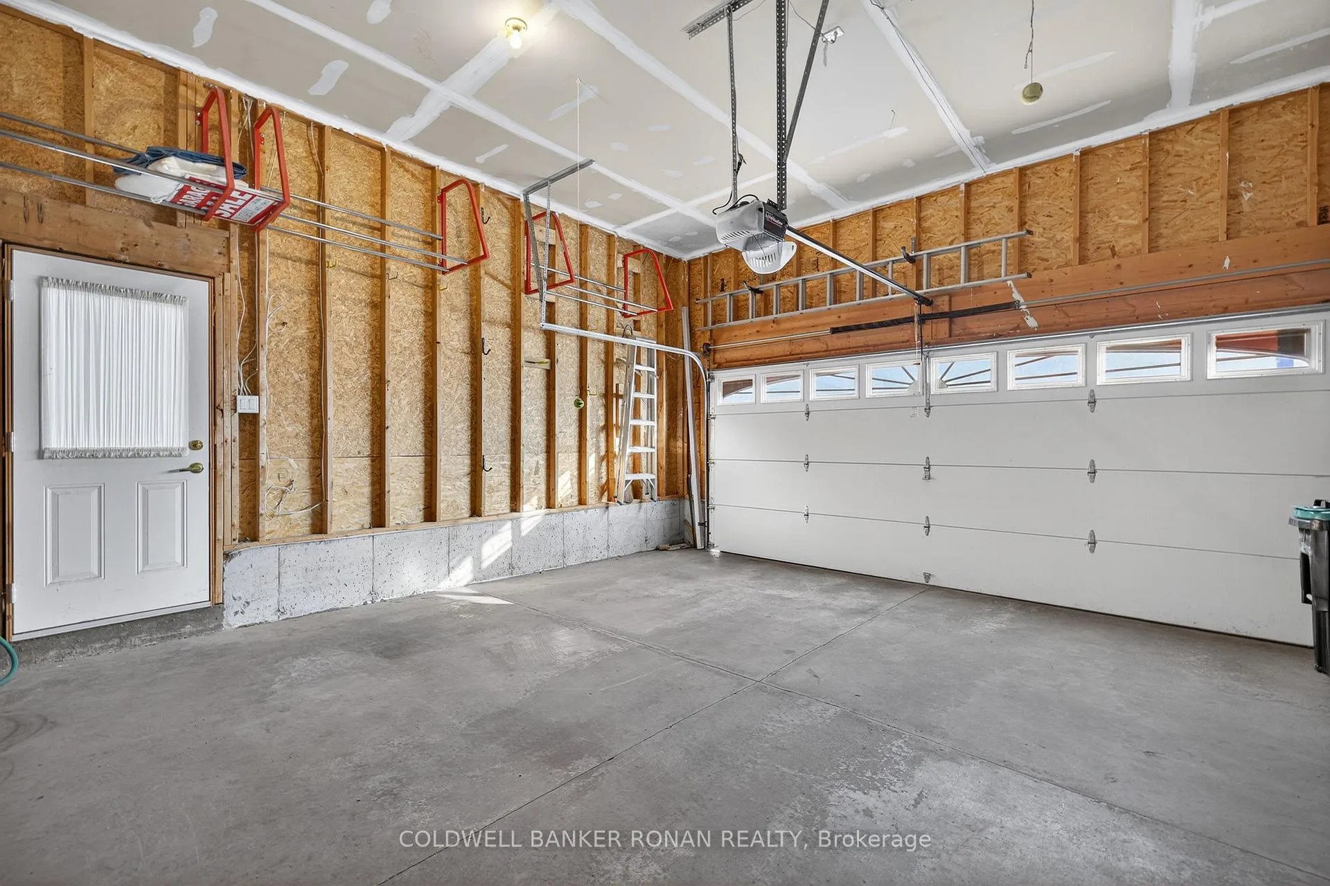 Photo 33 of 121 Gray Avenue, New Tecumseth, Alliston — HOMEH