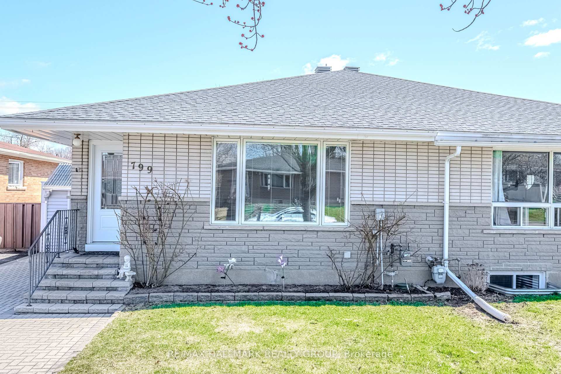 Photo 1 of 799 Trojan Avenue, Ottawa, Castle Heights/Rideau High — HOMEH