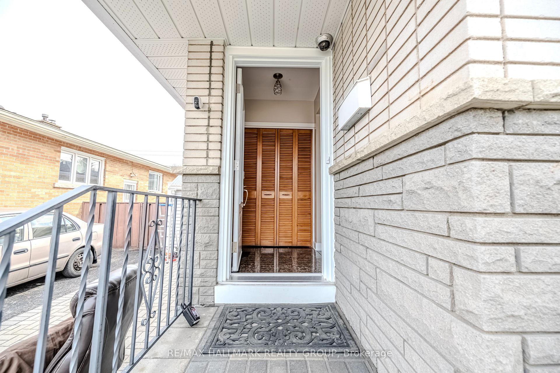 Photo 4 of 799 Trojan Avenue, Ottawa, Castle Heights/Rideau High — HOMEH