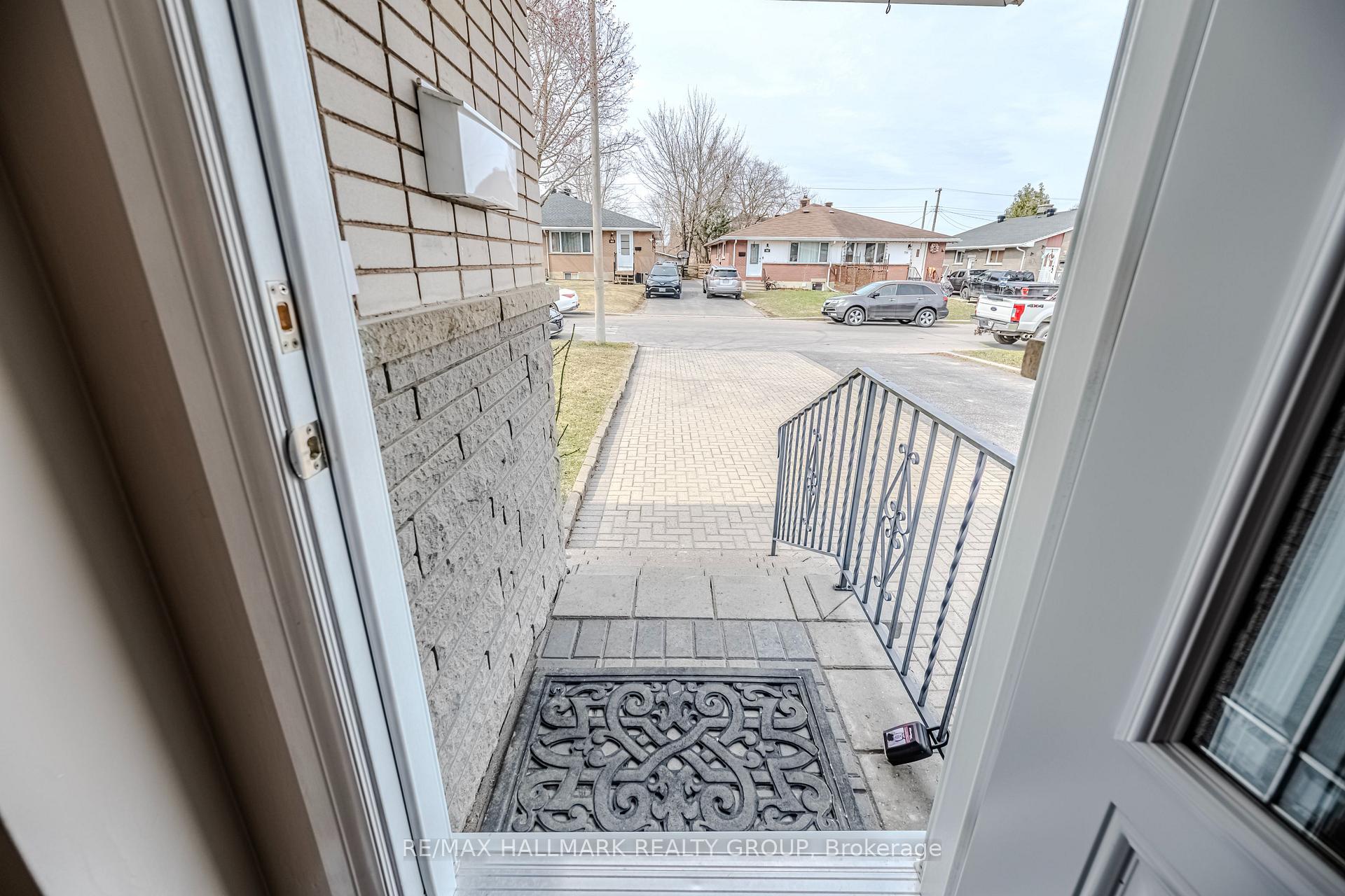 Photo 5 of 799 Trojan Avenue, Ottawa, Castle Heights/Rideau High — HOMEH