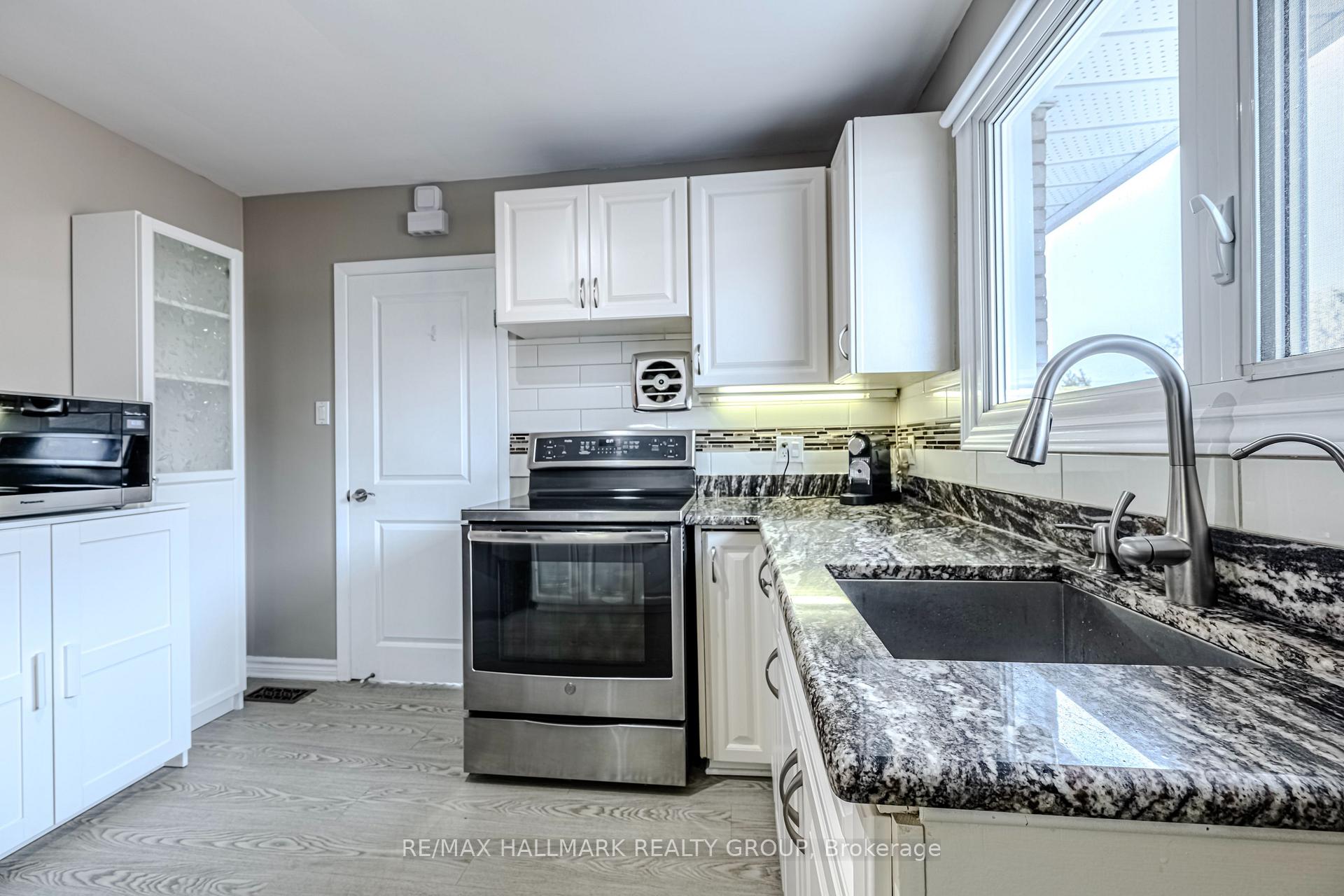 Photo 10 of 799 Trojan Avenue, Ottawa, Castle Heights/Rideau High — HOMEH