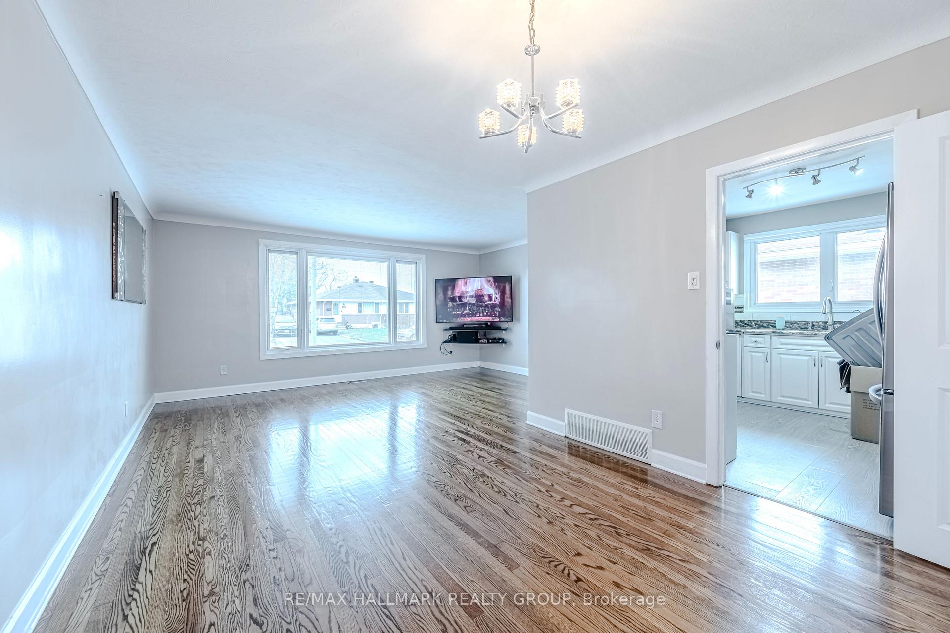 Photo 12 of 799 Trojan Avenue, Ottawa, Castle Heights/Rideau High — HOMEH
