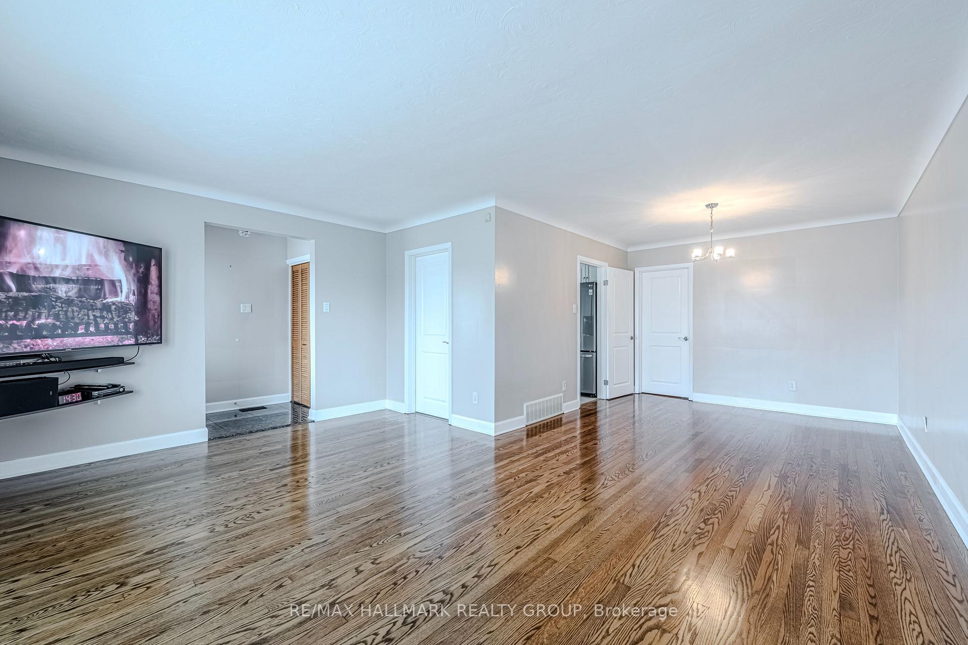 Photo 14 of 799 Trojan Avenue, Ottawa, Castle Heights/Rideau High — HOMEH