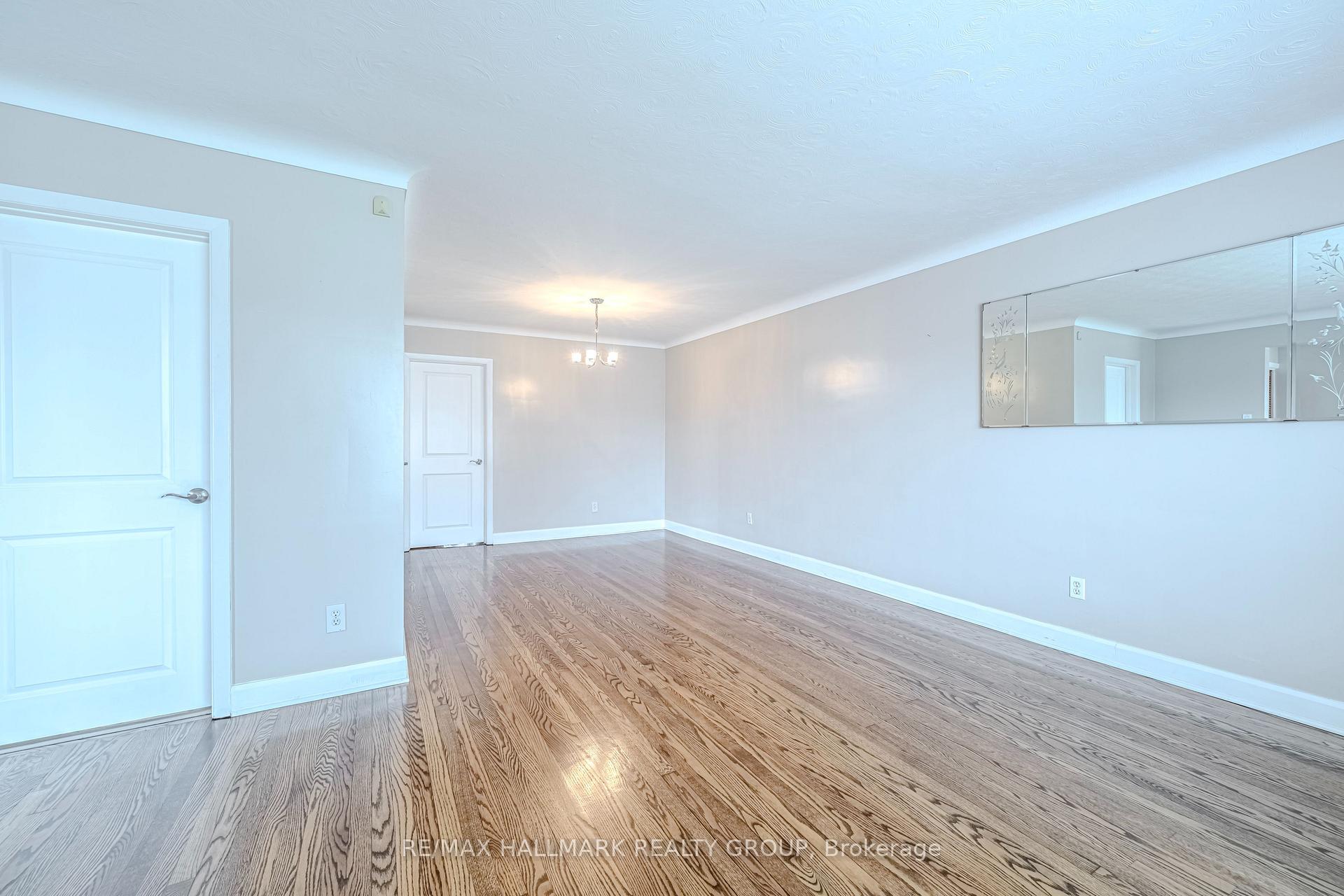 Photo 15 of 799 Trojan Avenue, Ottawa, Castle Heights/Rideau High — HOMEH
