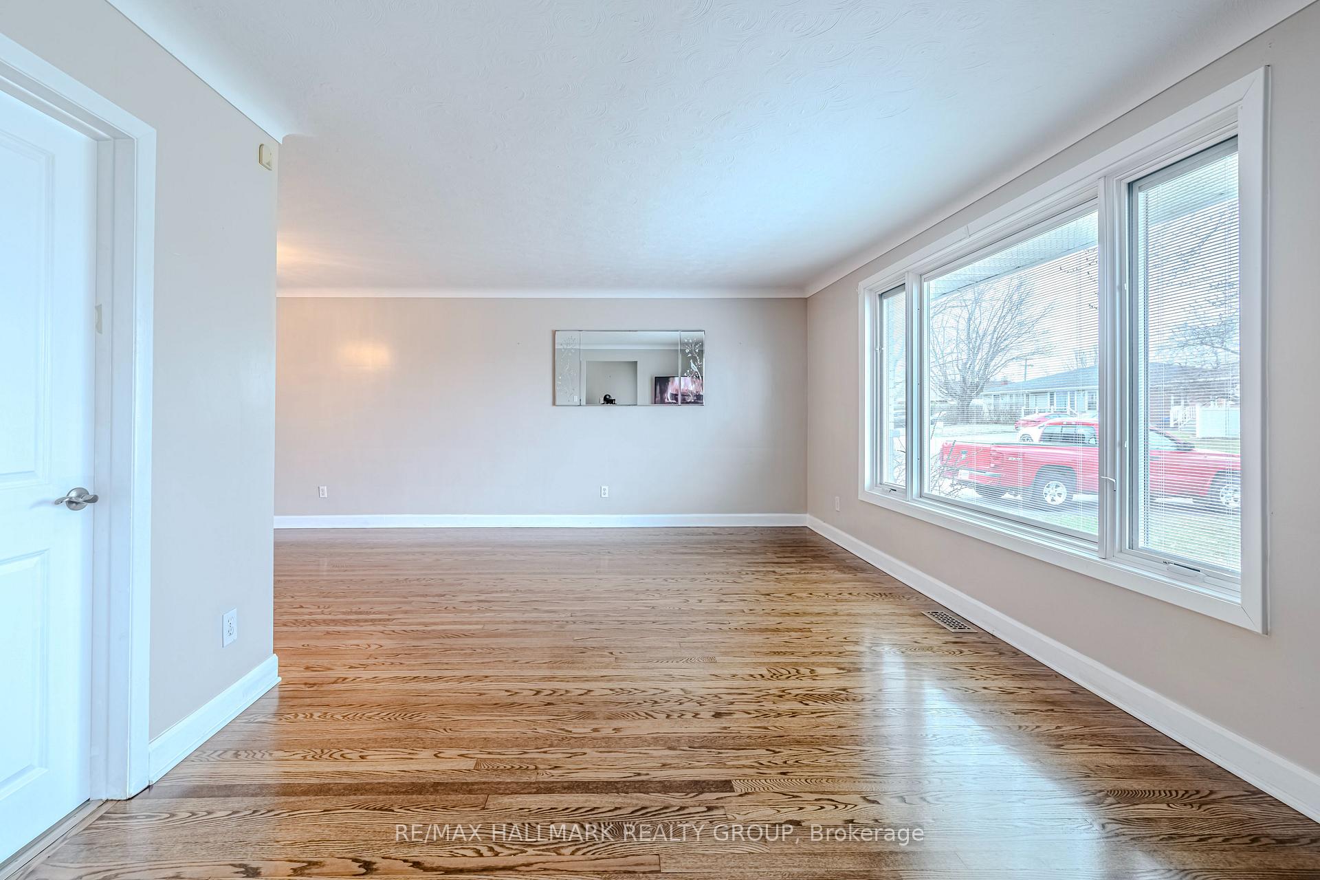 Photo 16 of 799 Trojan Avenue, Ottawa, Castle Heights/Rideau High — HOMEH