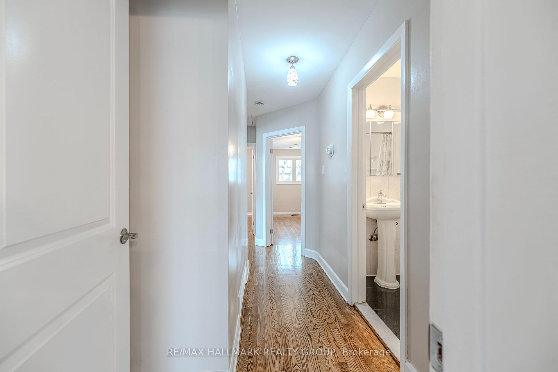 Photo 18 of 799 Trojan Avenue, Ottawa, Castle Heights/Rideau High — HOMEH