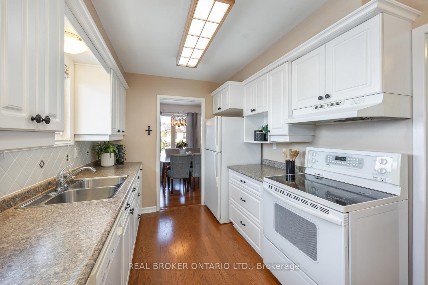 Photo 4 of 1189 Erinlea Avenue, Oshawa, Donevan — HOMEH