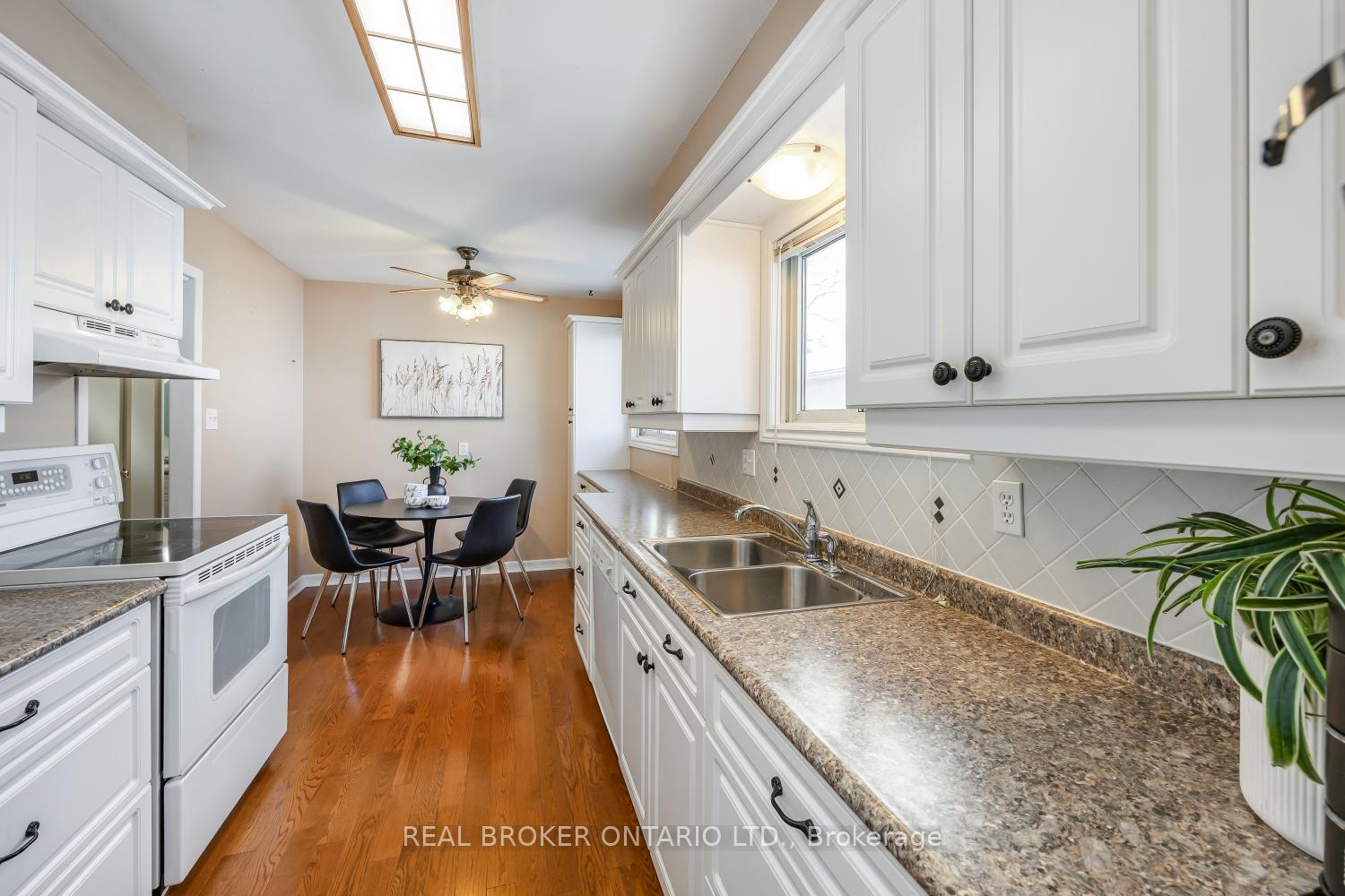 Photo 5 of 1189 Erinlea Avenue, Oshawa, Donevan — HOMEH