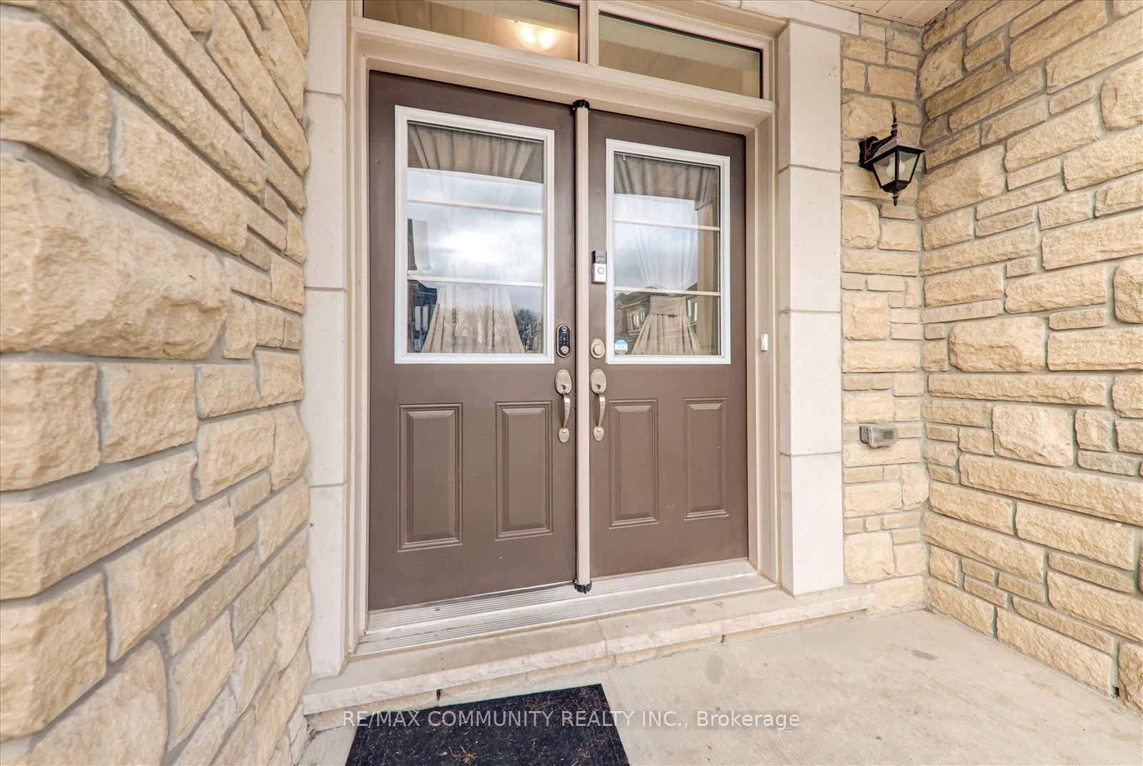 Photo 4 of 12 Finley Way, Markham, Cedarwood — HOMEH