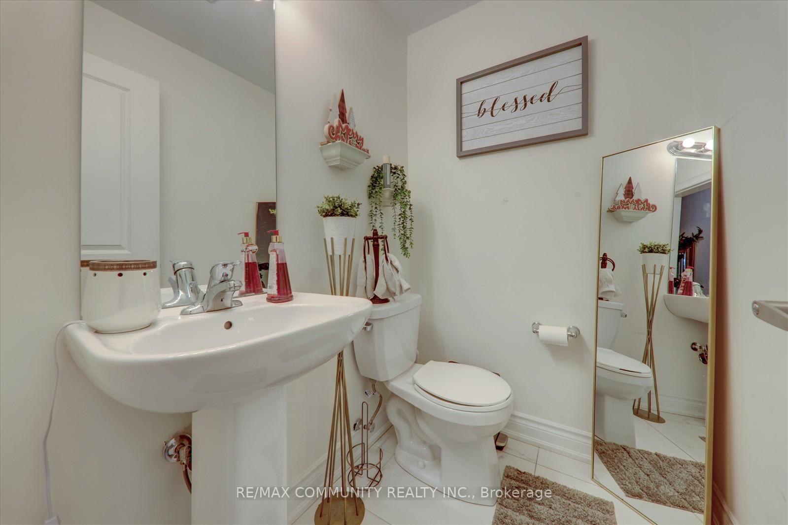 Photo 7 of 12 Finley Way, Markham, Cedarwood — HOMEH