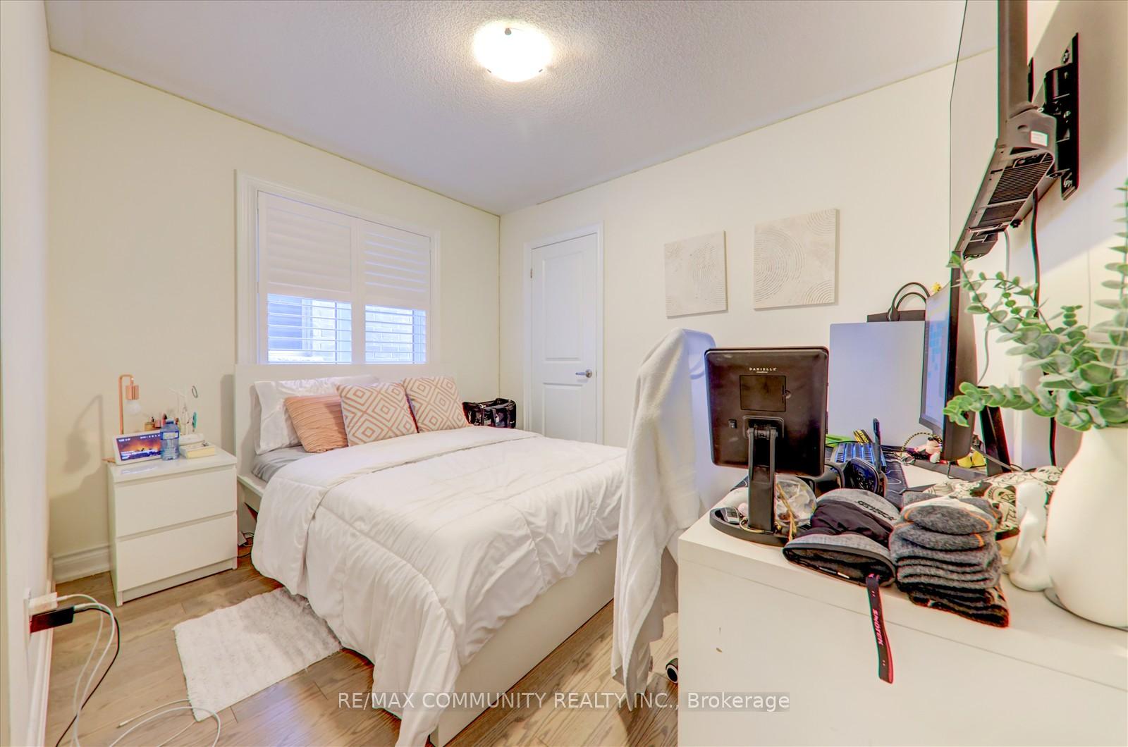 Photo 9 of 12 Finley Way, Markham, Cedarwood — HOMEH