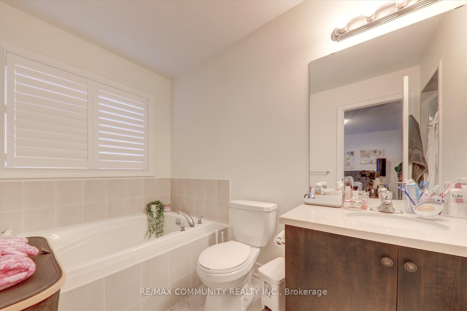 Photo 14 of 12 Finley Way, Markham, Cedarwood — HOMEH