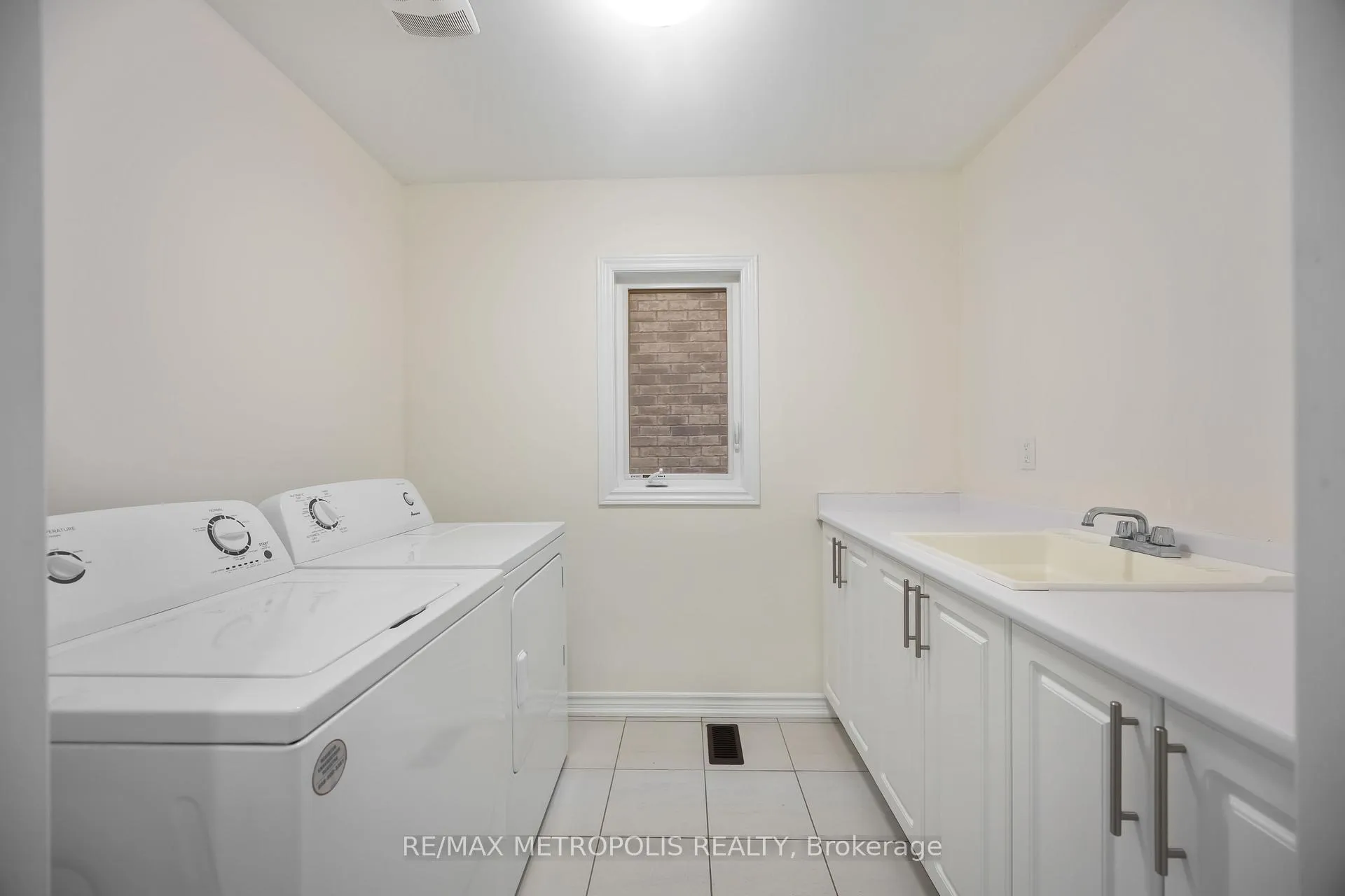 Photo 5 of Unit Main, 219 Doug Finney Street, Oshawa, Eastdale — HOMEH