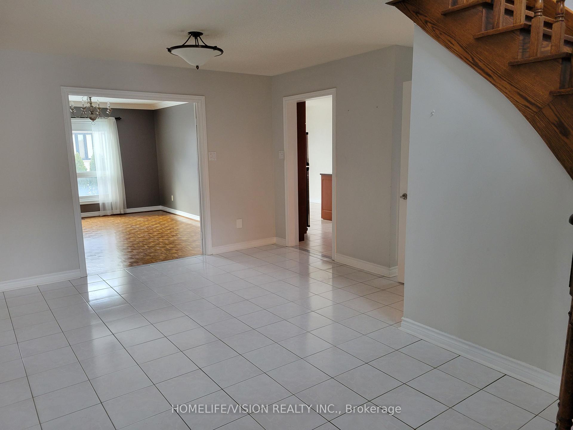 Photo 3 of 16 Schooner Court, Markham, Cachet — HOMEH