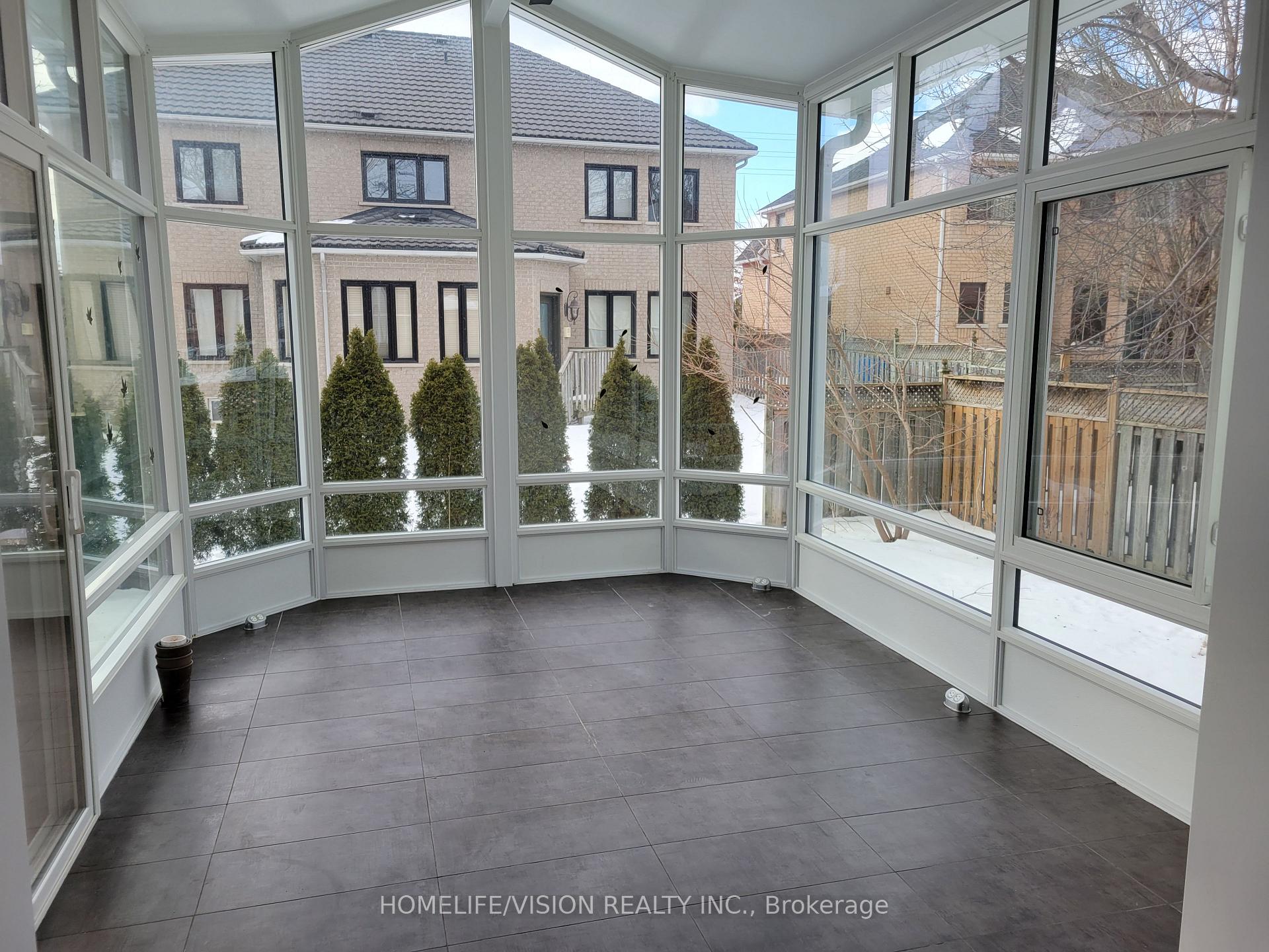 Photo 5 of 16 Schooner Court, Markham, Cachet — HOMEH
