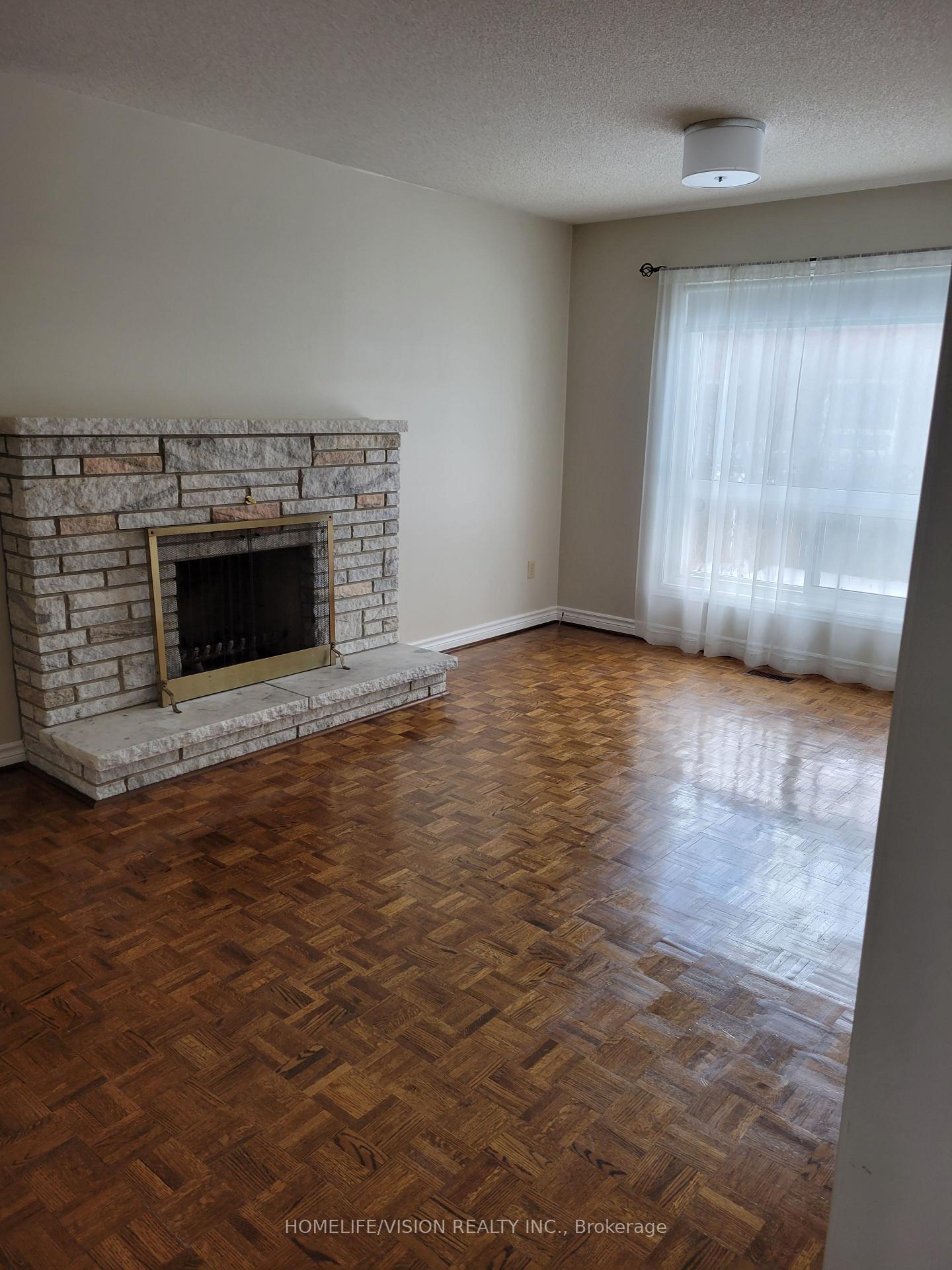 Photo 7 of 16 Schooner Court, Markham, Cachet — HOMEH