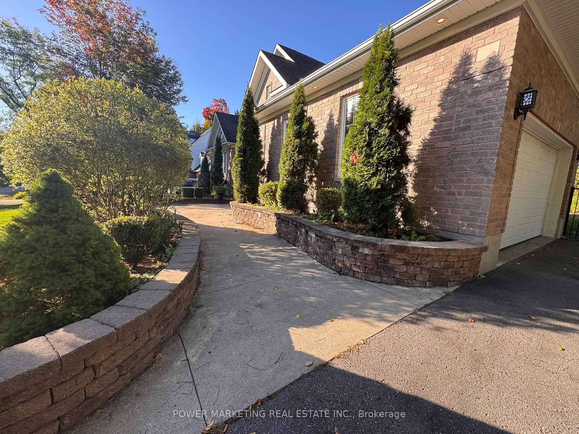 Photo 2 of 1241 Villeroy Crescent, Ottawa, Navan — HOMEH