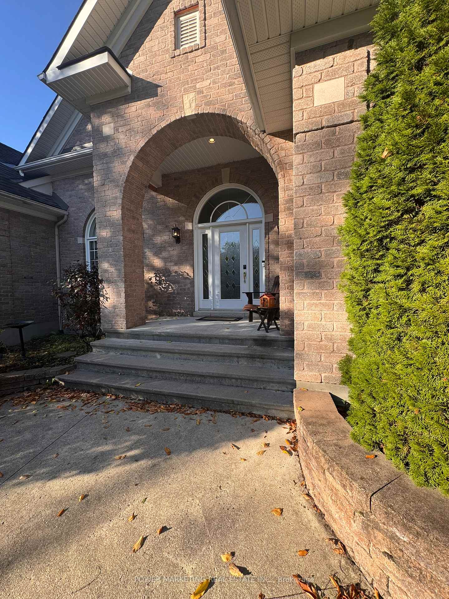 Photo 4 of 1241 Villeroy Crescent, Ottawa, Navan — HOMEH