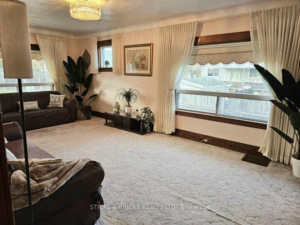 Photo 5 of 5260 Stuart Avenue, Niagara Falls, Cherrywood — HOMEH