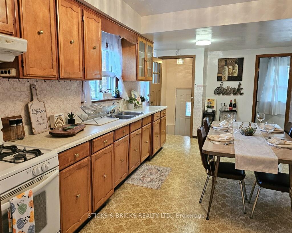 Photo 8 of 5260 Stuart Avenue, Niagara Falls, Cherrywood — HOMEH