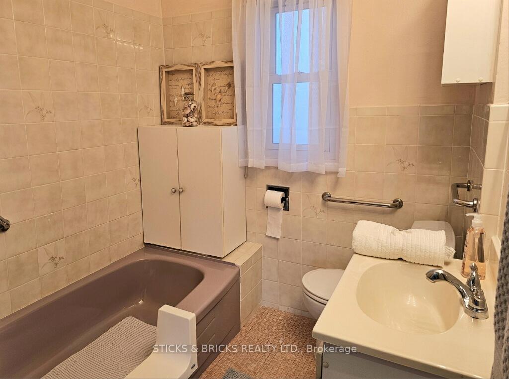 Photo 11 of 5260 Stuart Avenue, Niagara Falls, Cherrywood — HOMEH