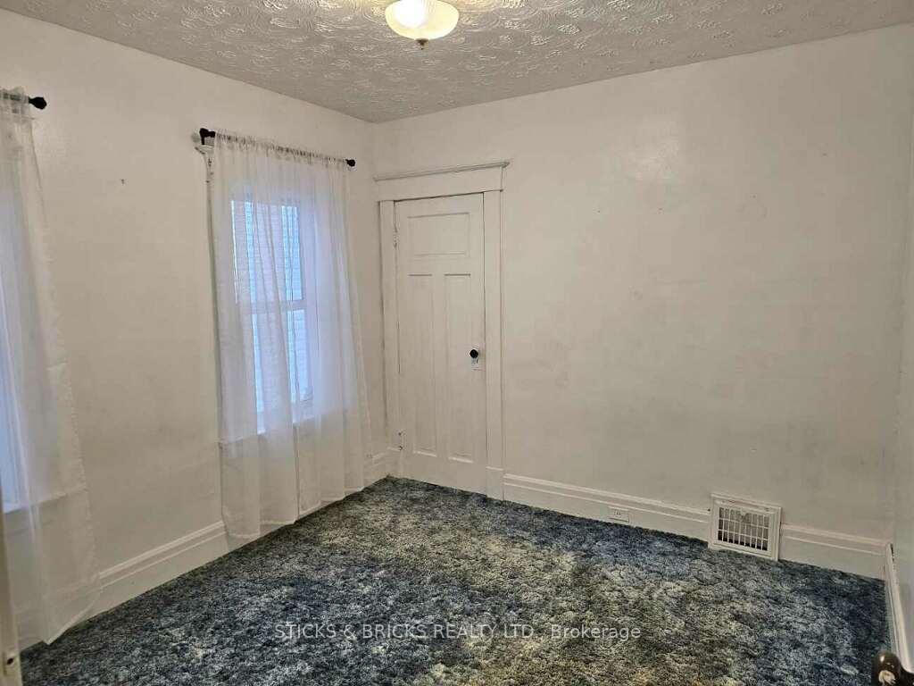 Photo 13 of 5260 Stuart Avenue, Niagara Falls, Cherrywood — HOMEH