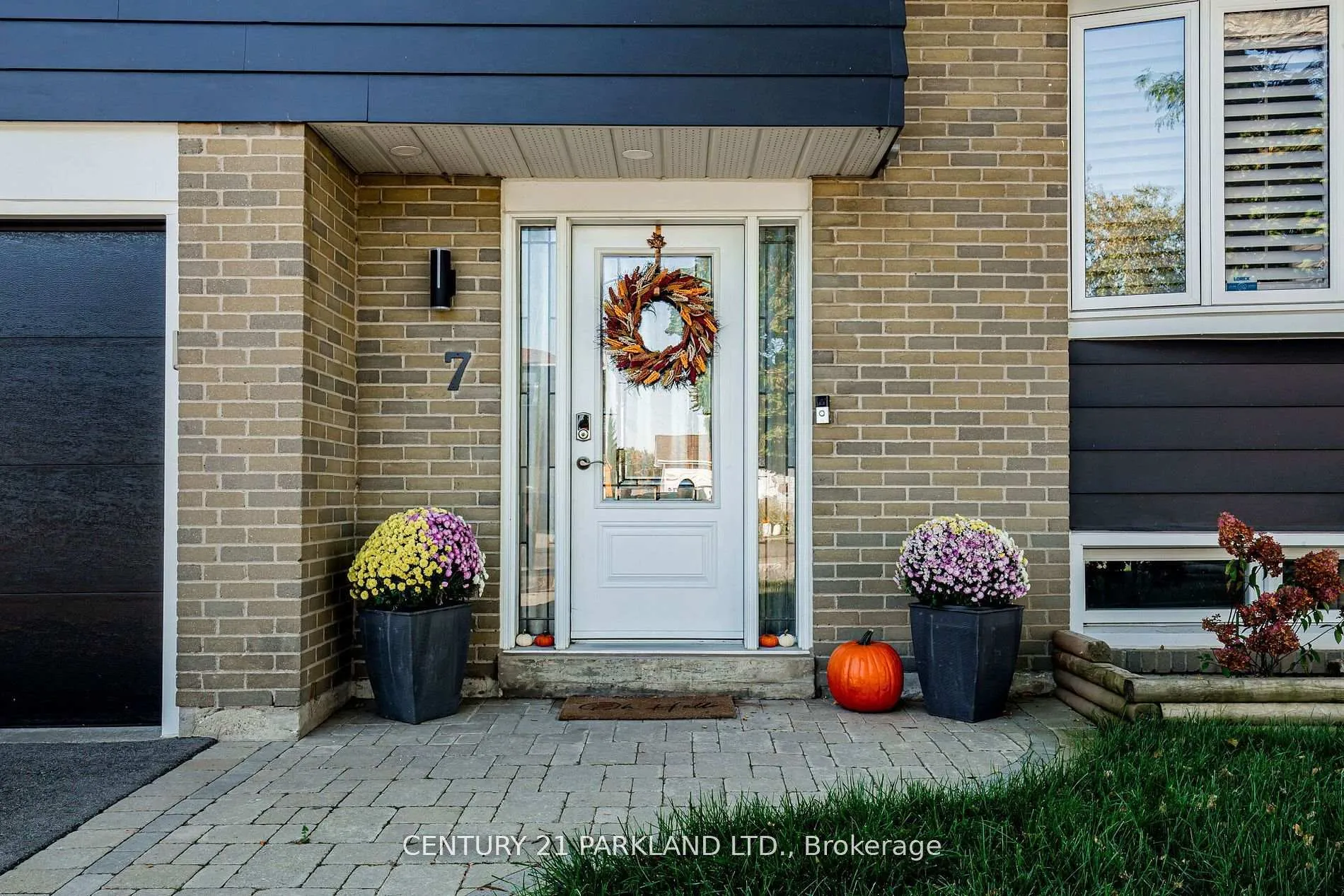 Photo 3 of 7 Brown Street, New Tecumseth, Tottenham — HOMEH