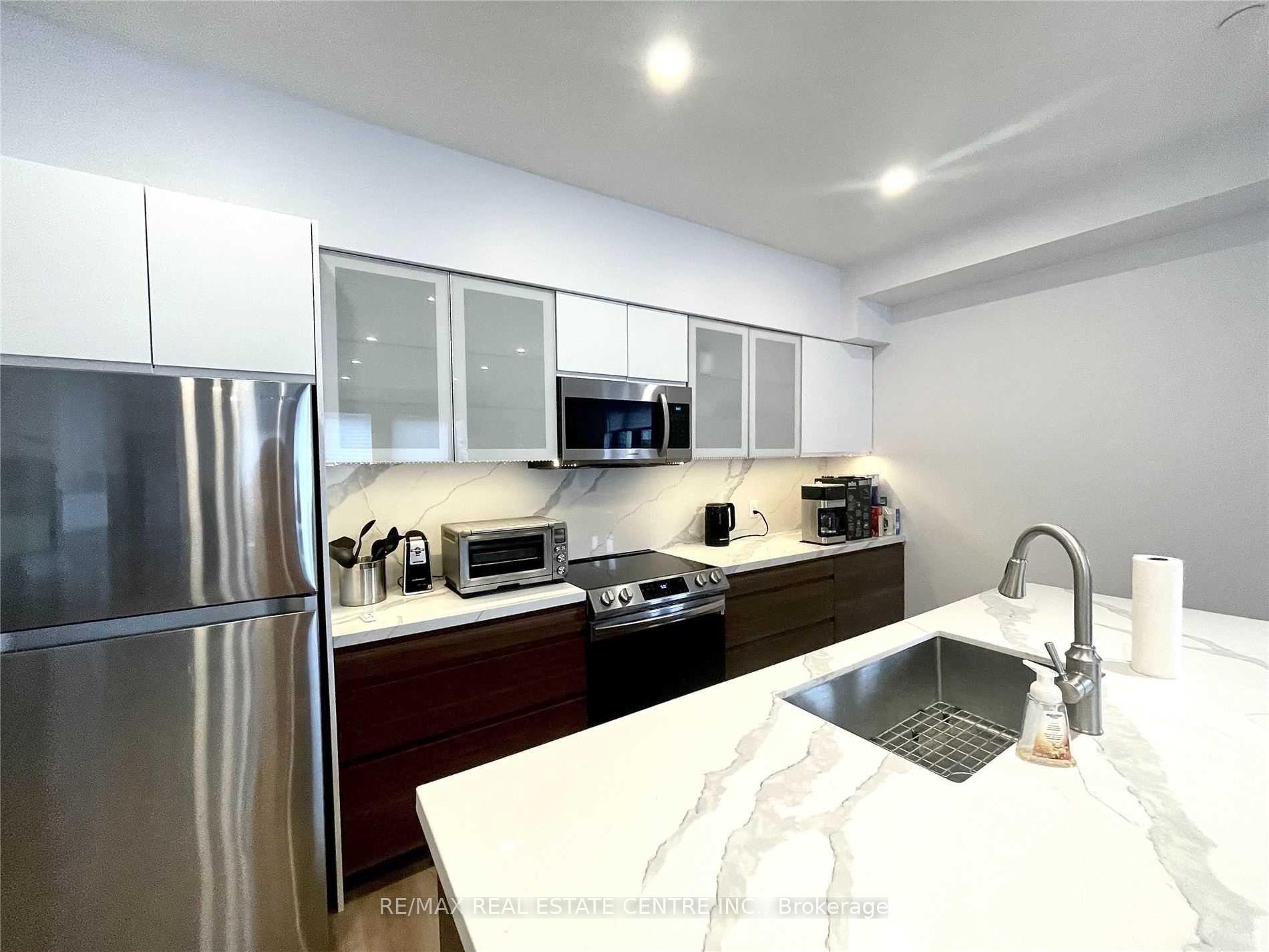 Photo 4 of Unit B, 17 Armstrong Street, Orangeville — HOMEH