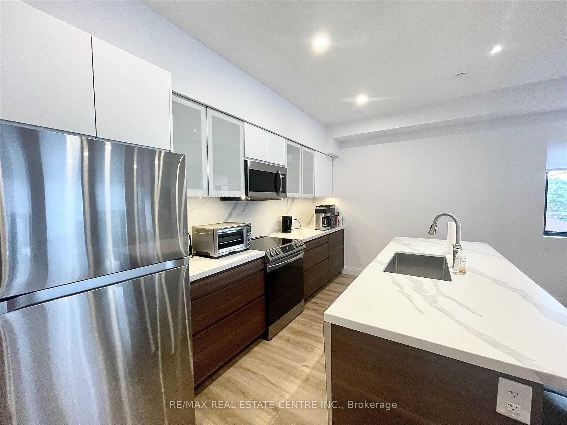 Photo 5 of Unit B, 17 Armstrong Street, Orangeville — HOMEH