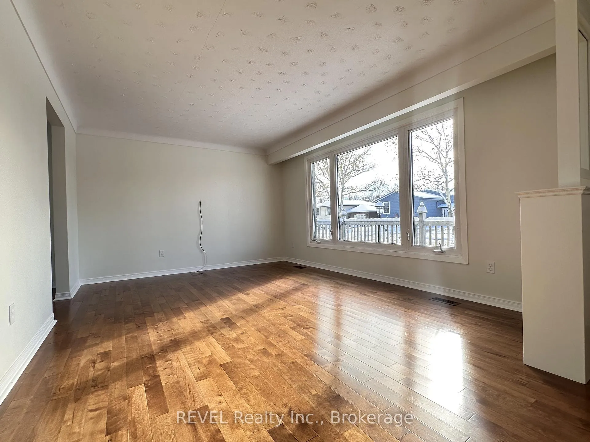 Photo 2 of Unit UPPER, 7109 Jill Drive, Niagara Falls, Marineland — HOMEH