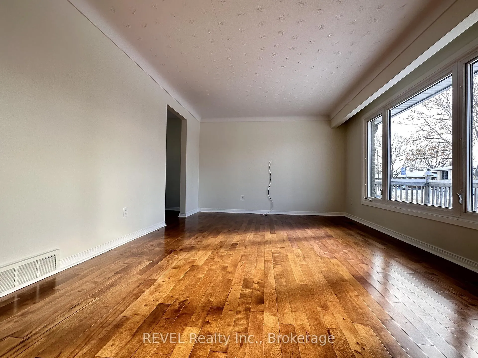 Photo 3 of Unit UPPER, 7109 Jill Drive, Niagara Falls, Marineland — HOMEH