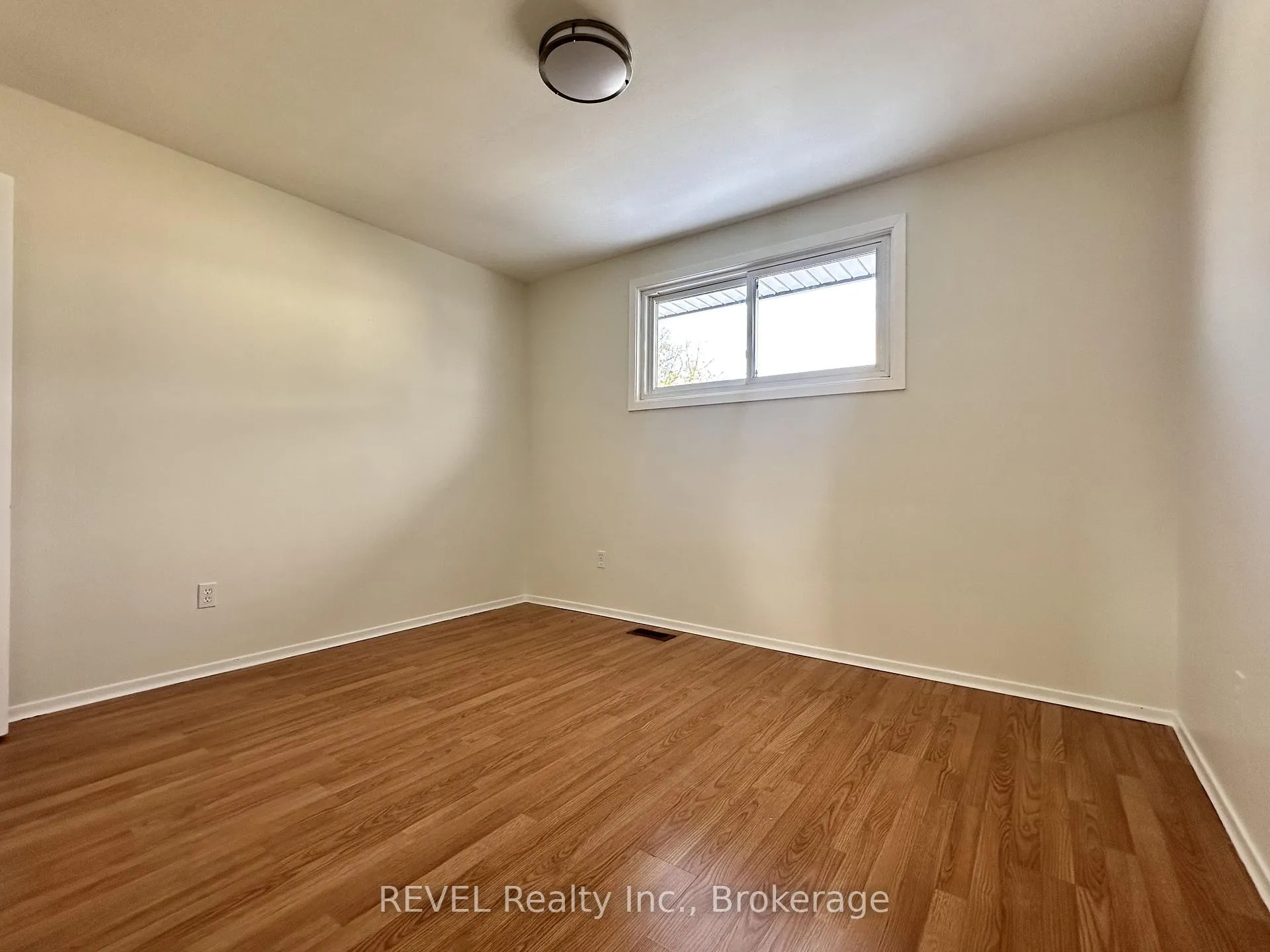Photo 10 of Unit UPPER, 7109 Jill Drive, Niagara Falls, Marineland — HOMEH