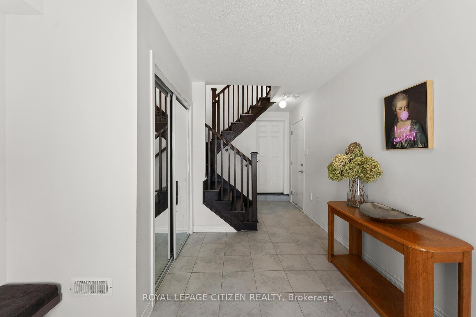 Photo 5 of 10 Janes Crescent, New Tecumseth, Rural New Tecumseth — HOMEH