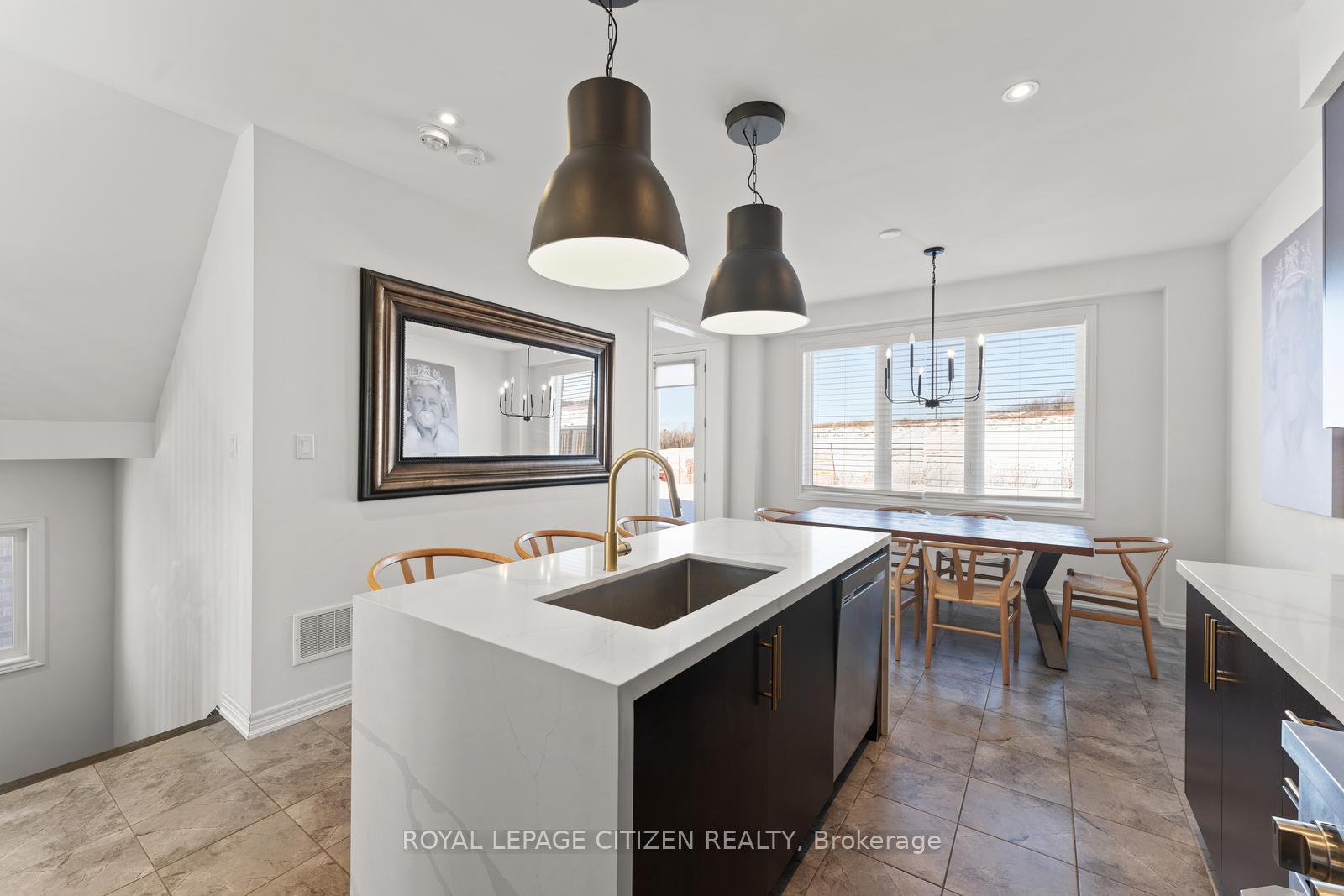 Photo 11 of 10 Janes Crescent, New Tecumseth, Rural New Tecumseth — HOMEH