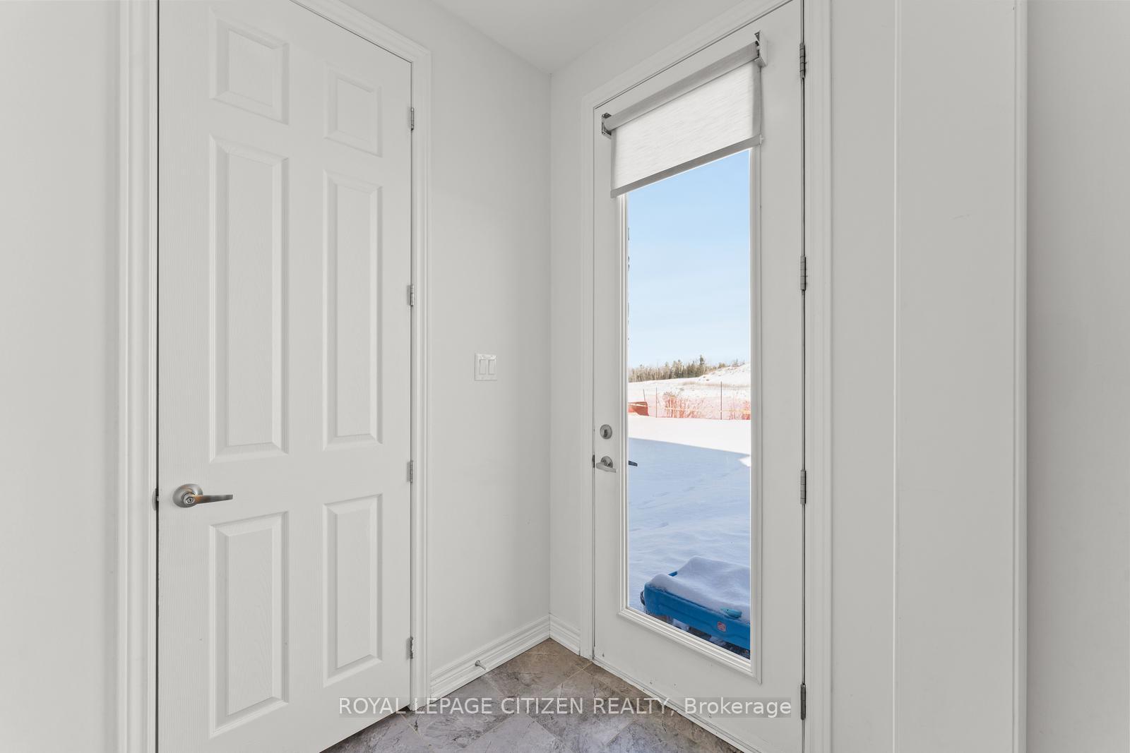 Photo 17 of 10 Janes Crescent, New Tecumseth, Rural New Tecumseth — HOMEH