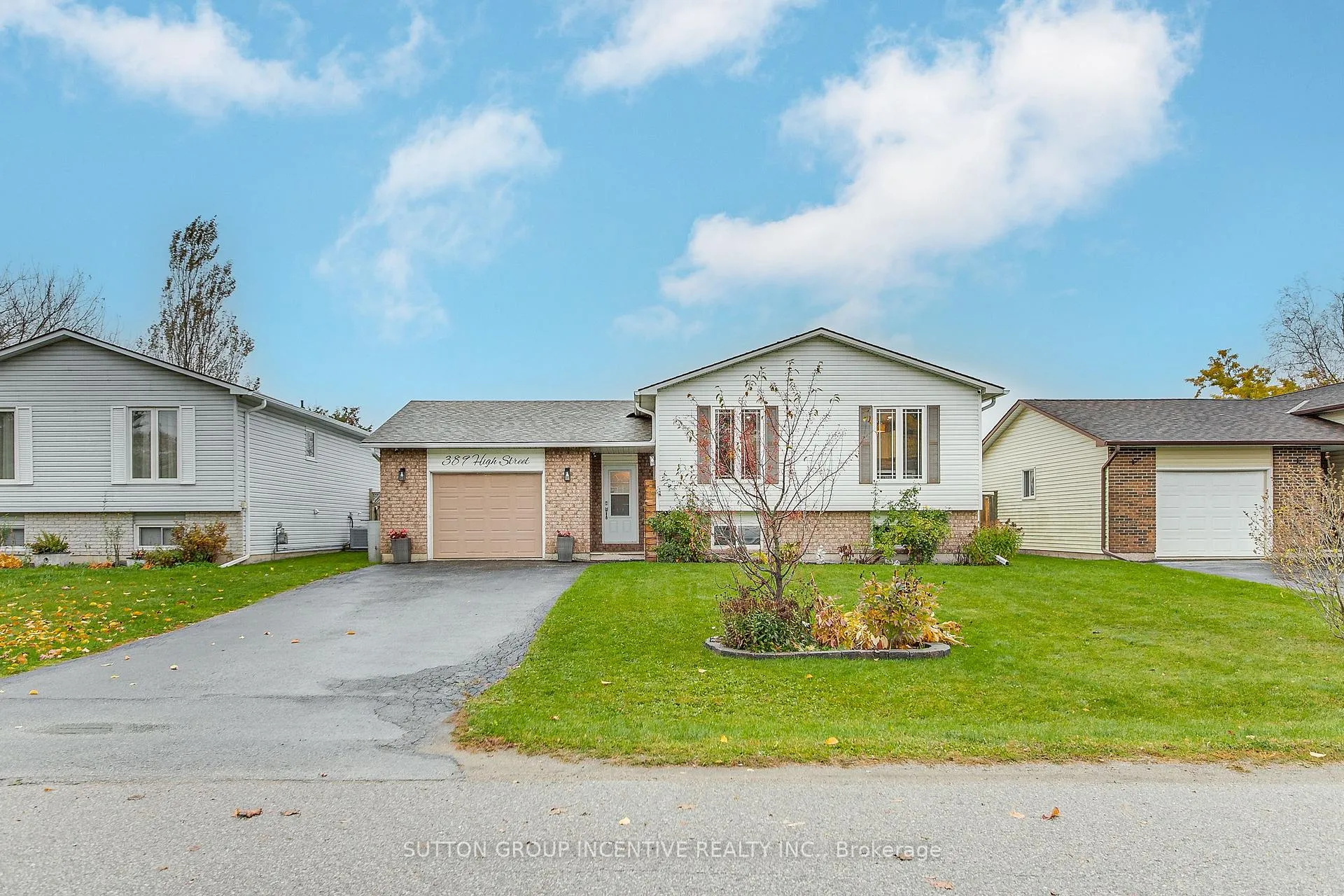 Photo 2 of 389 High Street, Orillia — HOMEH