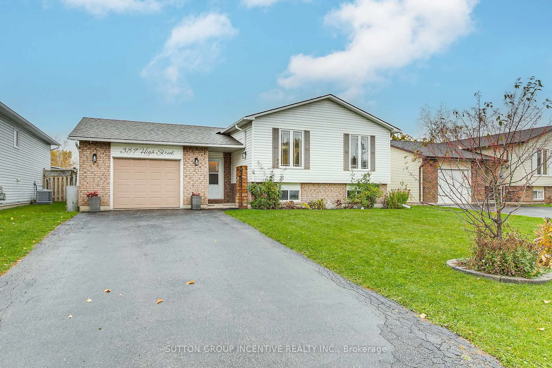 Photo 3 of 389 High Street, Orillia — HOMEH