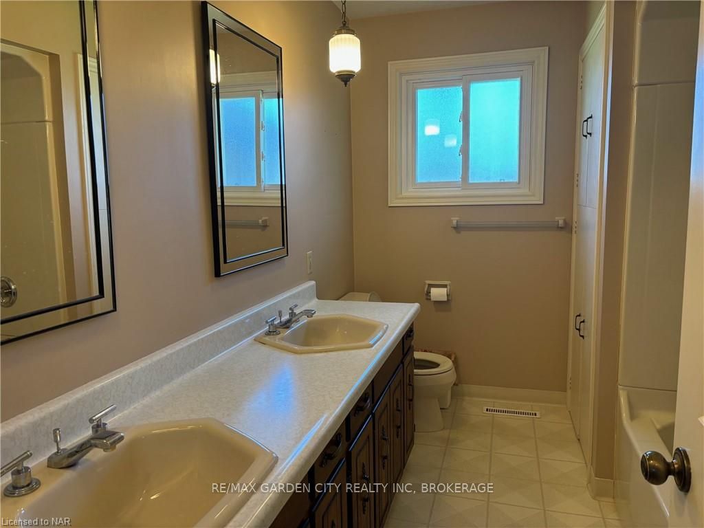 Photo 10 of 105 Orchard Hill Road, Pelham, North Pelham — HOMEH