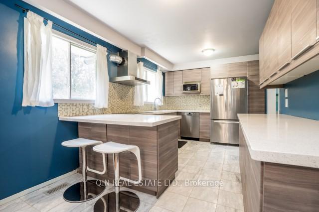 Photo 7 of 22 St Andres Court, Markham, Thornhill — HOMEH
