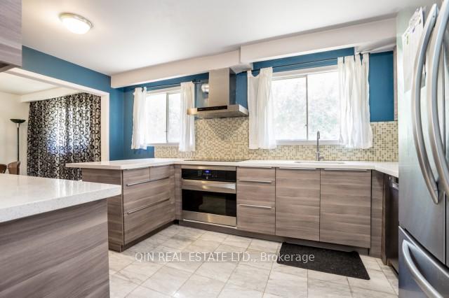 Photo 9 of 22 St Andres Court, Markham, Thornhill — HOMEH